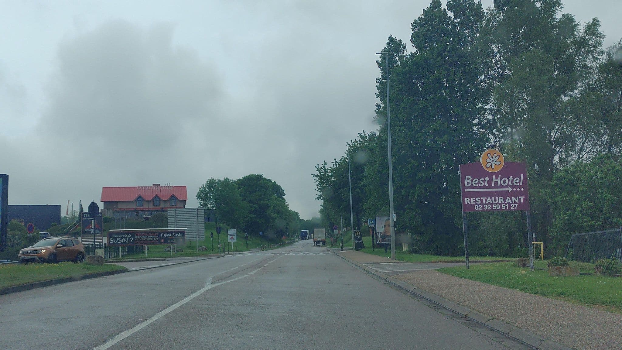 Street view near Best Hotel Rouen Est Val De Reuil, Le Vaudreuil — © didier2020 (CC BY-SA · Mapillary)