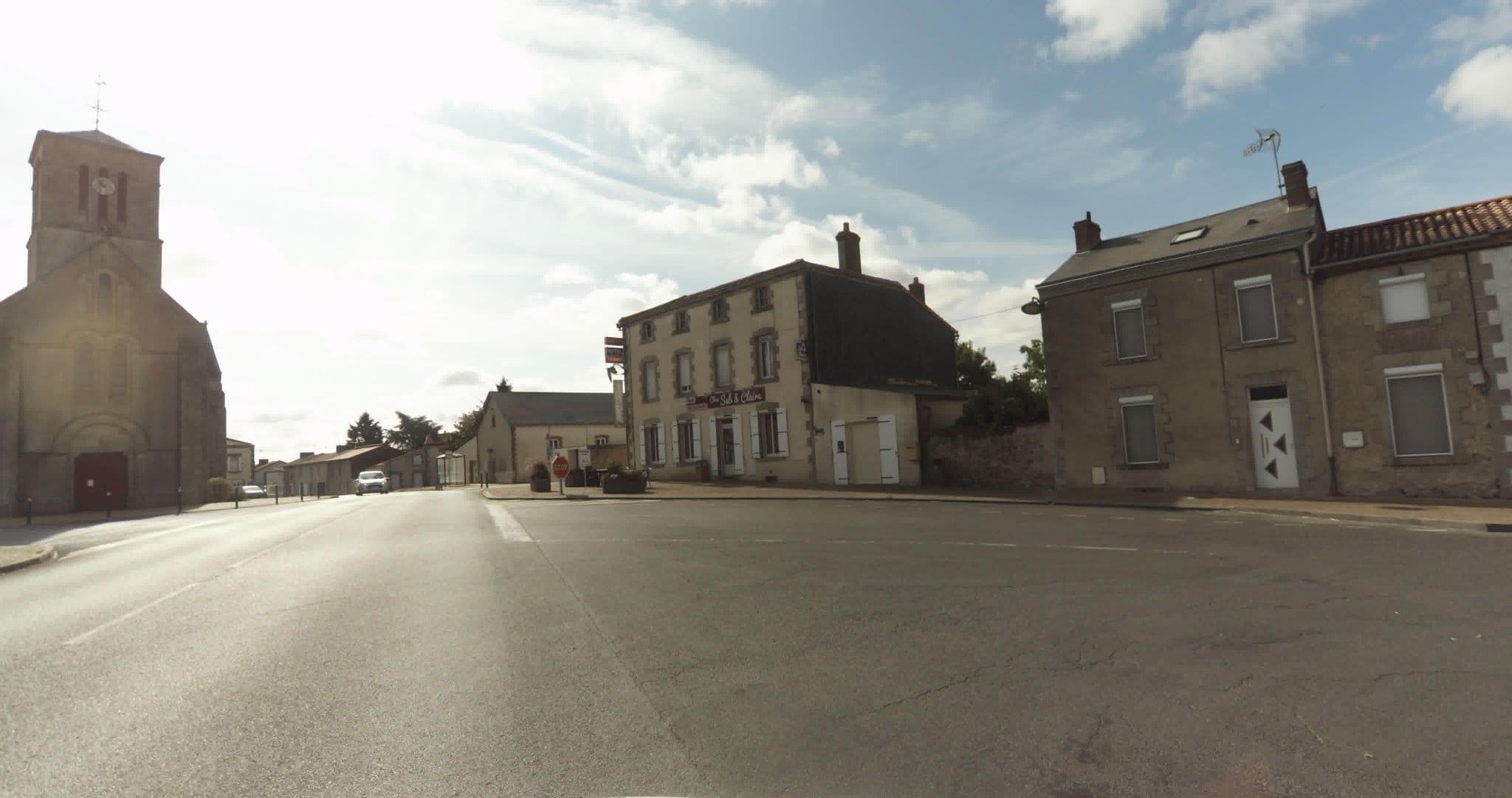 Street view near Chez Nico, Combrand — © sogefi (CC BY-SA · Mapillary)