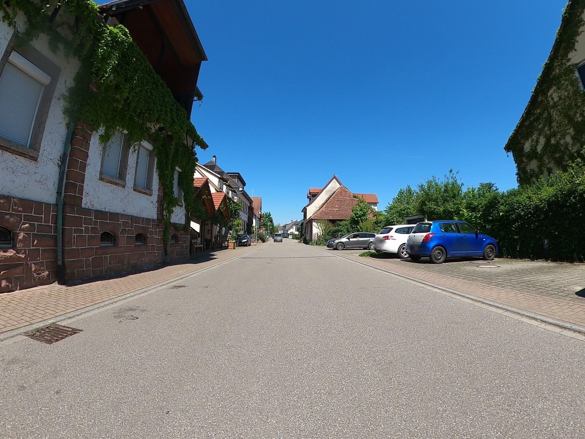 Street view near Wonnentäler Apartments, Kenzingen — © gis-bike (CC BY-SA · Mapillary)