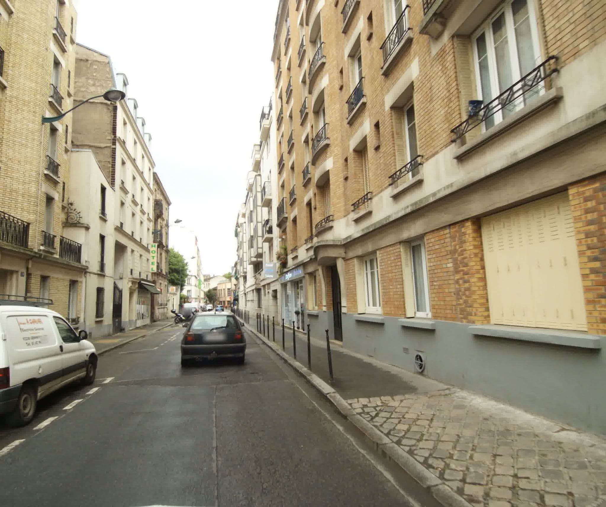 Street view near Ibis, Clichy — © sogefi (CC BY-SA · Mapillary)