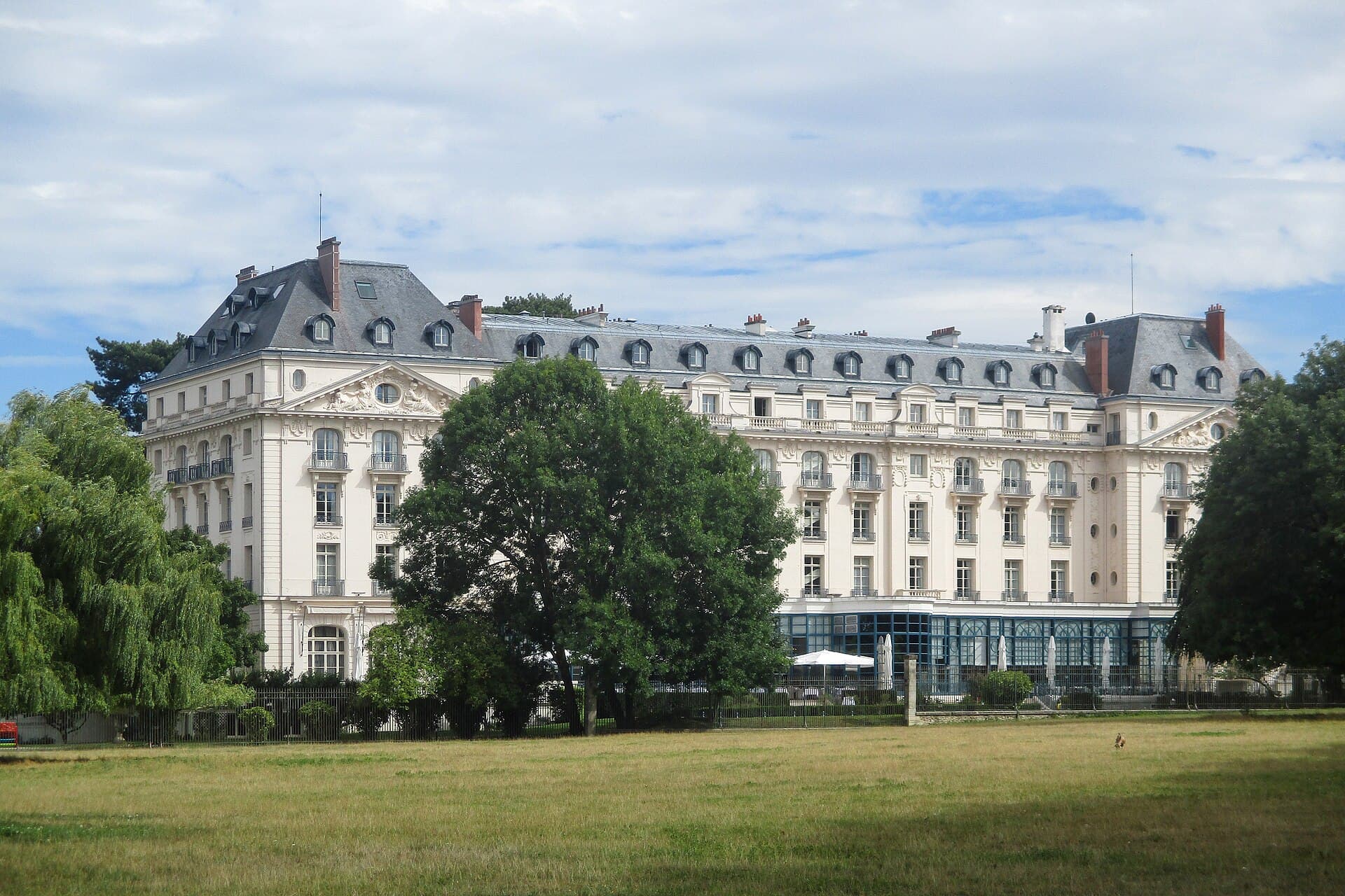 Waldorf Astoria Versailles - Trianon Palace (via Wikimedia Commons, CC BY-SA 4.0)