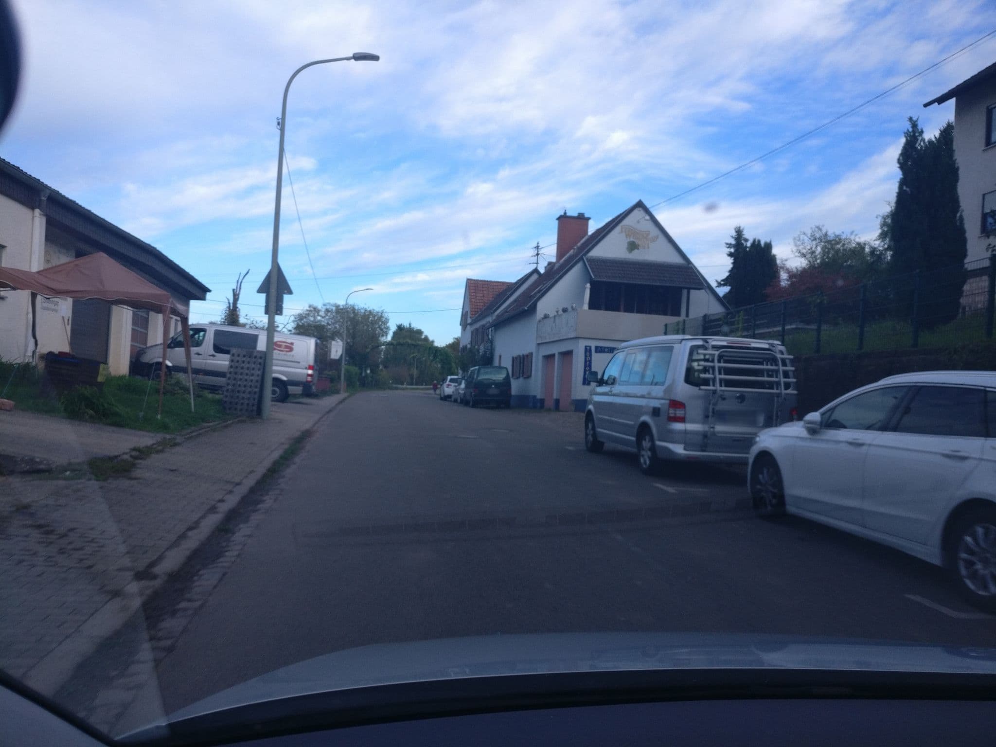 Street view near Laura's Weinherberge, Ilbesheim — © dnaiel (CC BY-SA · Mapillary)