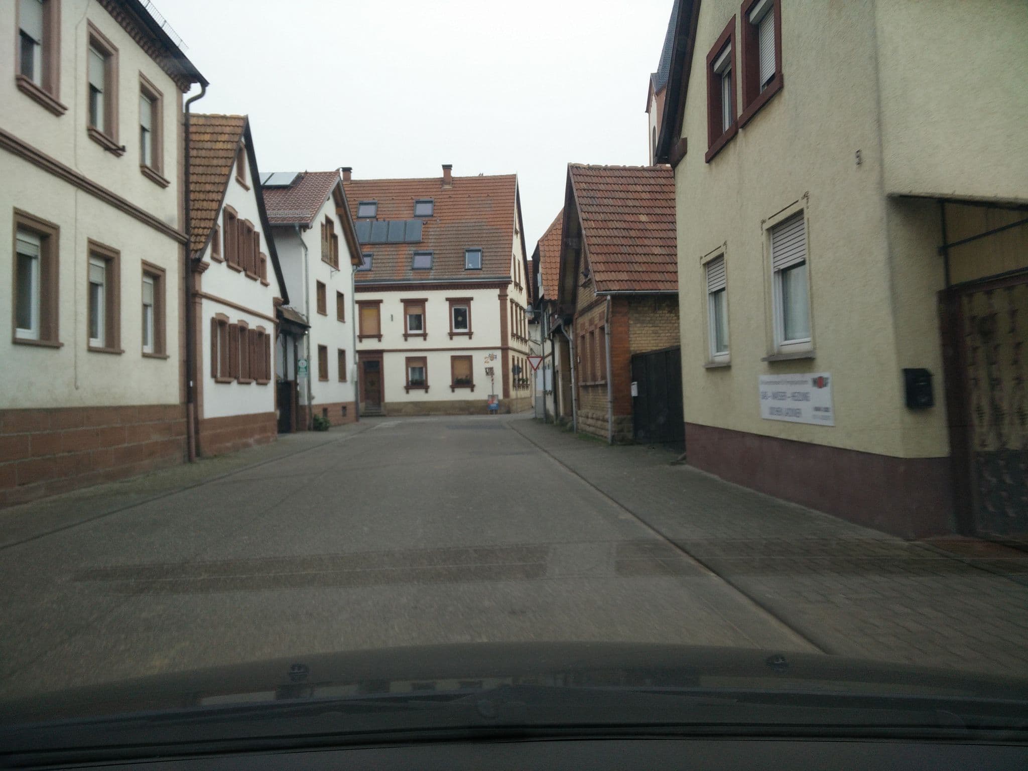 Street view near Gästehaus / Weingut Martin Bangerth, Billigheim-Ingenheim — © sfudeus (CC BY-SA · Mapillary)