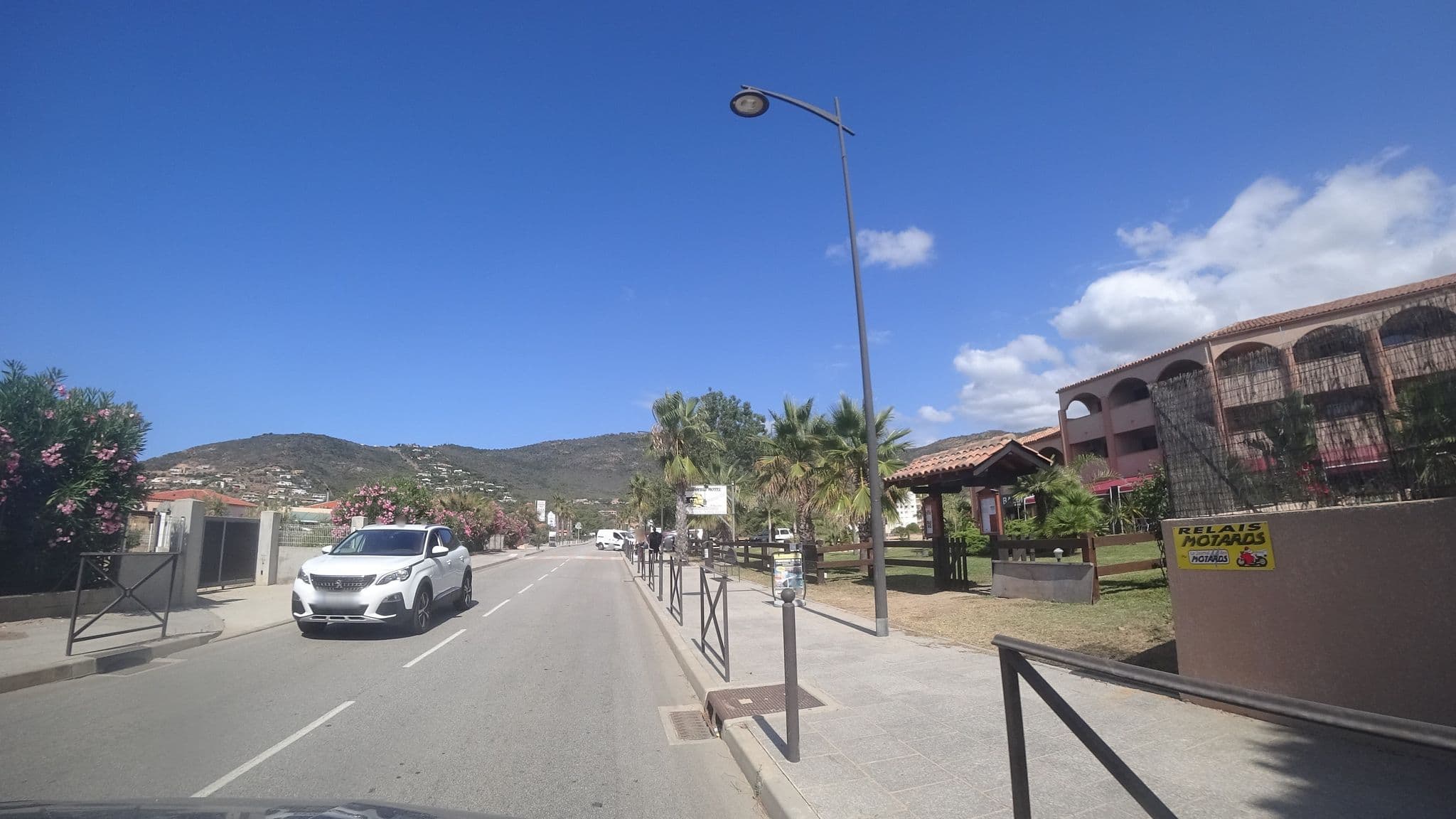 Street view near California motel, Cargèse — © yod4z (CC BY-SA · Mapillary)