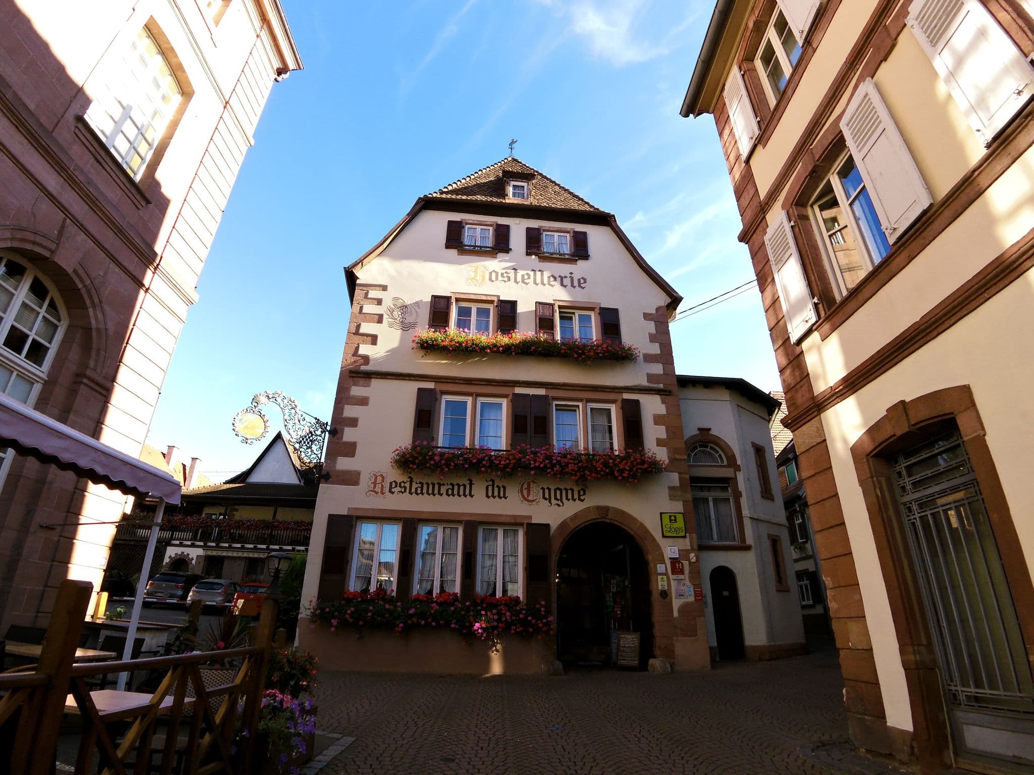 Street view near Hostellerie du Cygne, Schweigen-Rechtenbach — © zors1843 (CC BY-SA · Mapillary)
