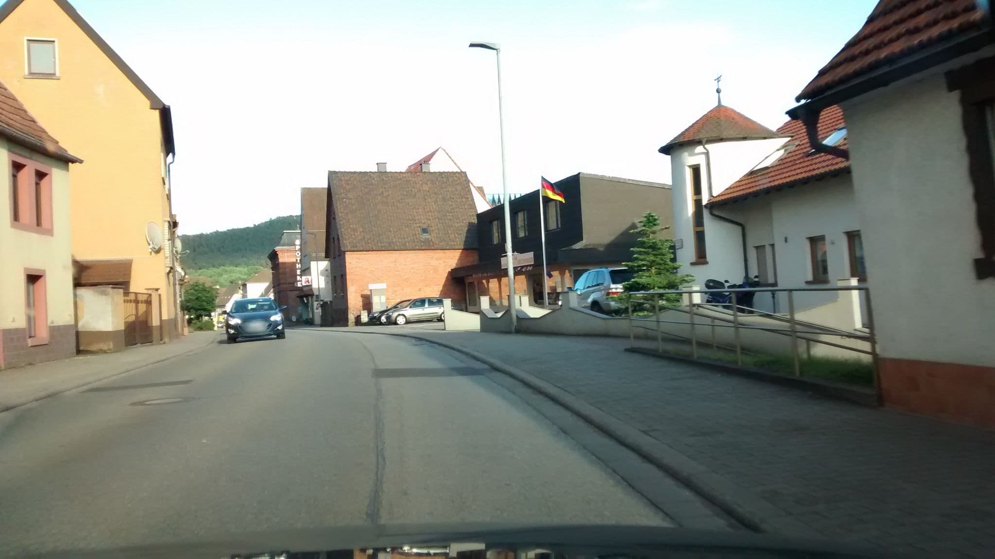 Street view near Ferienwohnung Haus Fledie - Christine & Gerhard Fledie, Dahn — © loneship (CC BY-SA · Mapillary)