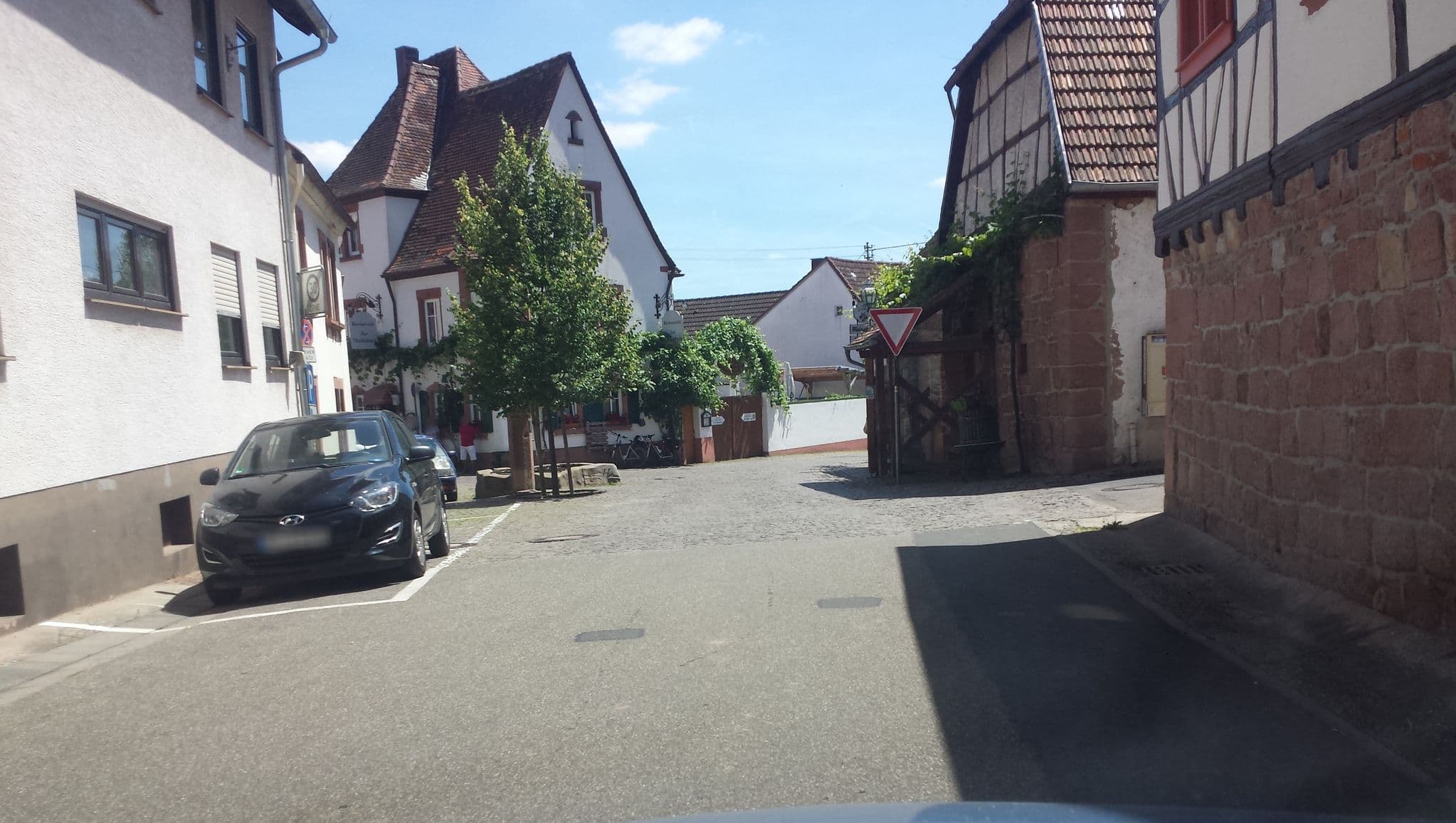 Street view near FeWo Weingut Bender, Ilbesheim — © wegavision (CC BY-SA · Mapillary)