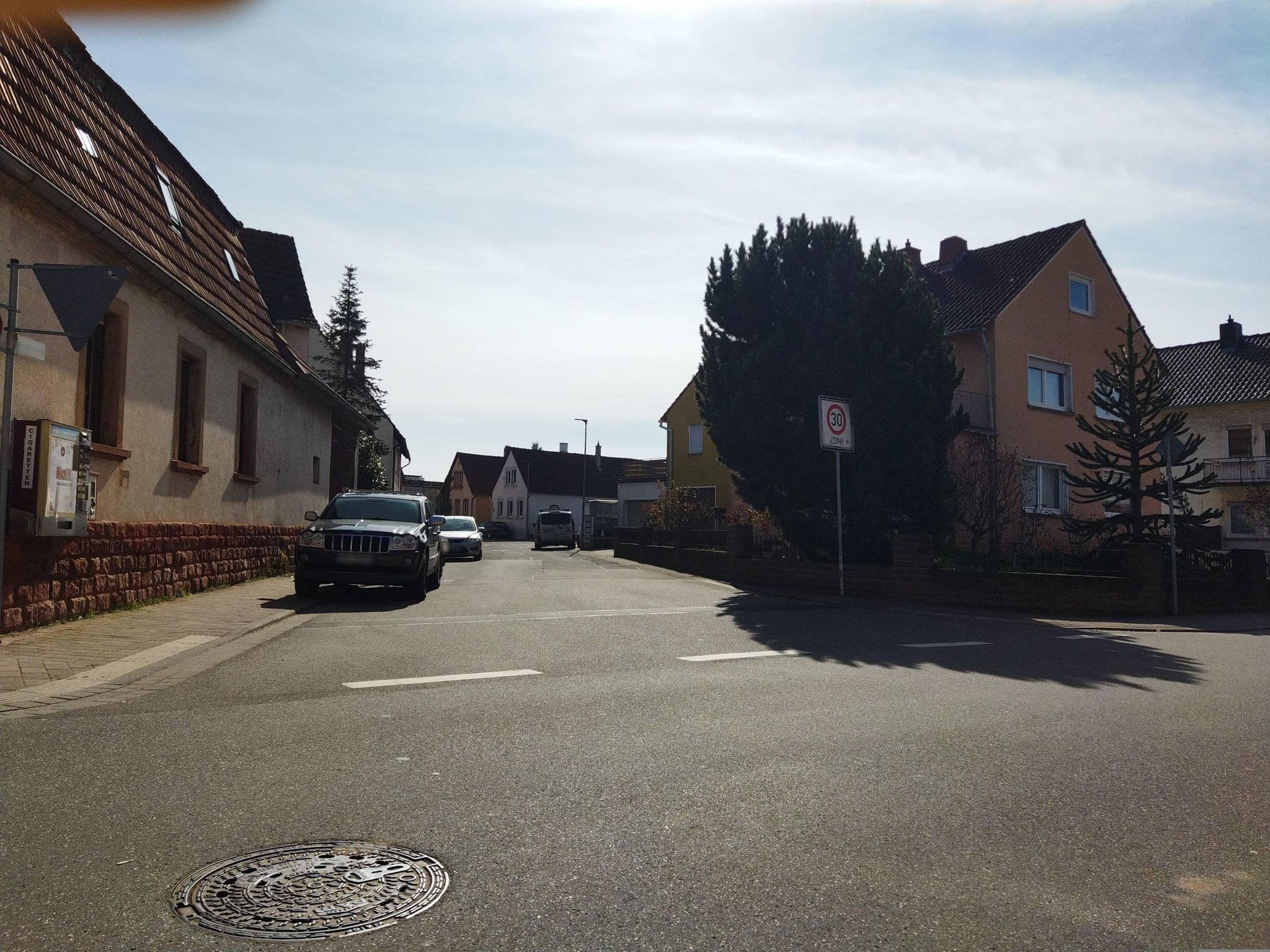 Street view near Franz Braun, Edesheim — © changchun1 (CC BY-SA · Mapillary)