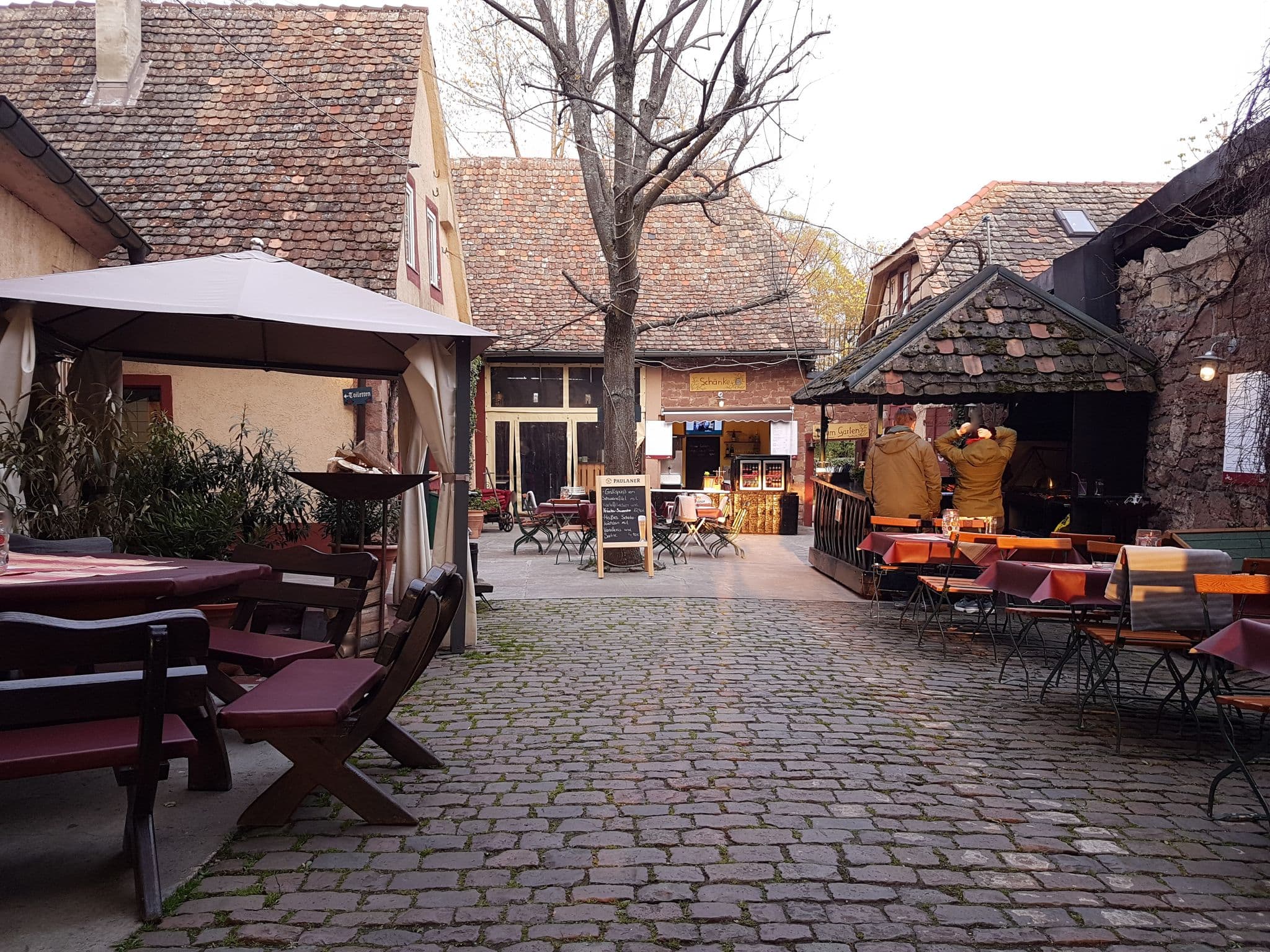 Street view near Boller's Restaurant und Hotel, Edenkoben — © changchun1 (CC BY-SA · Mapillary)