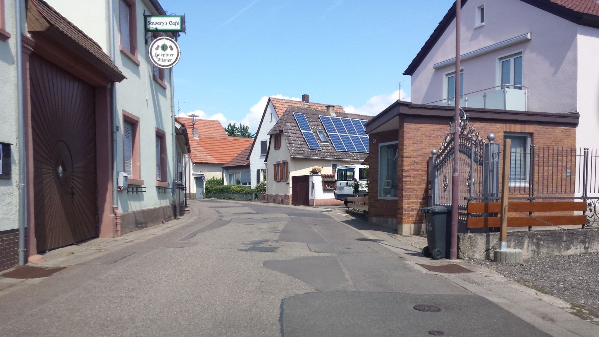 Street view near Eck, Jürgen Weingut FlaschenweinVerk, Ilbesheim — © wegavision (CC BY-SA · Mapillary)