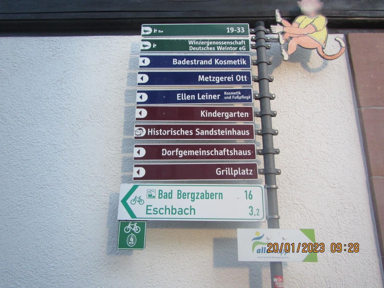 Street view near Hofgarten Rosa, Ilbesheim — © VIA_TZ (CC BY-SA · Mapillary)