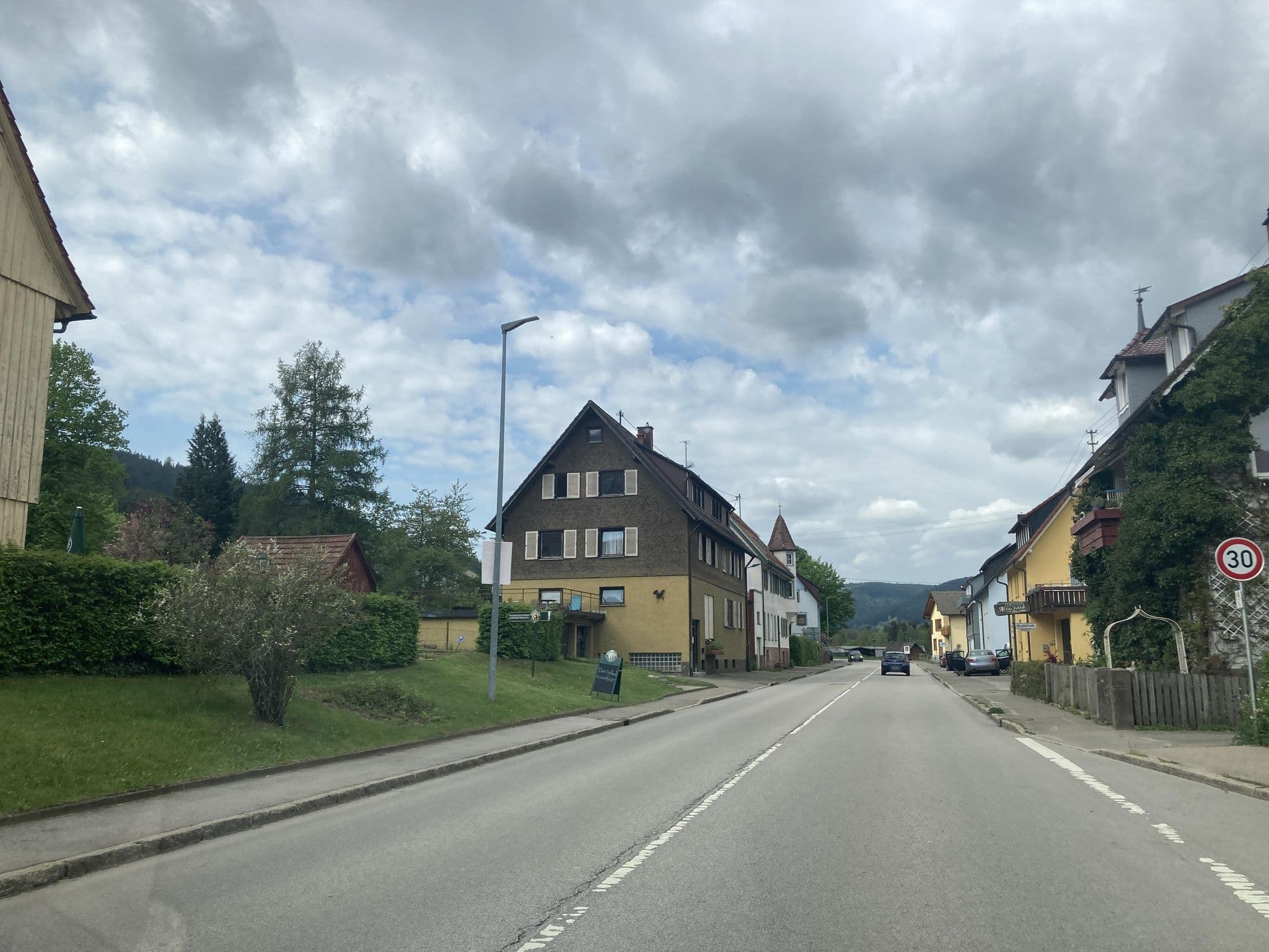 Street view near Gutshof-Hotel Waldknechtshof, Baiersbronn — © tasmaniadevil (CC BY-SA · Mapillary)