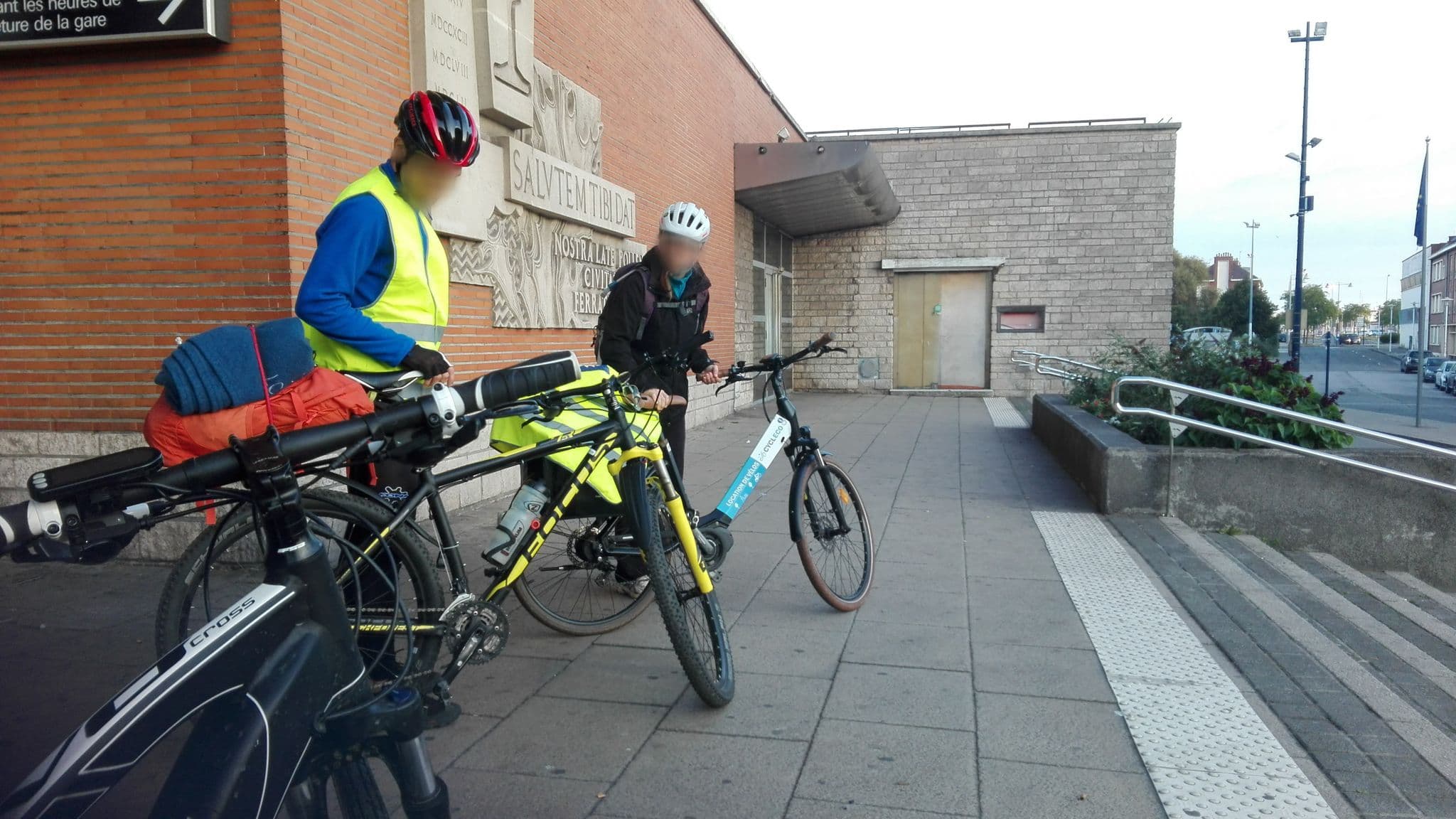 Street view near B&B Hôtel Dunkerque Centre Gare, Dunkirk — © theos (CC BY-SA · Mapillary)