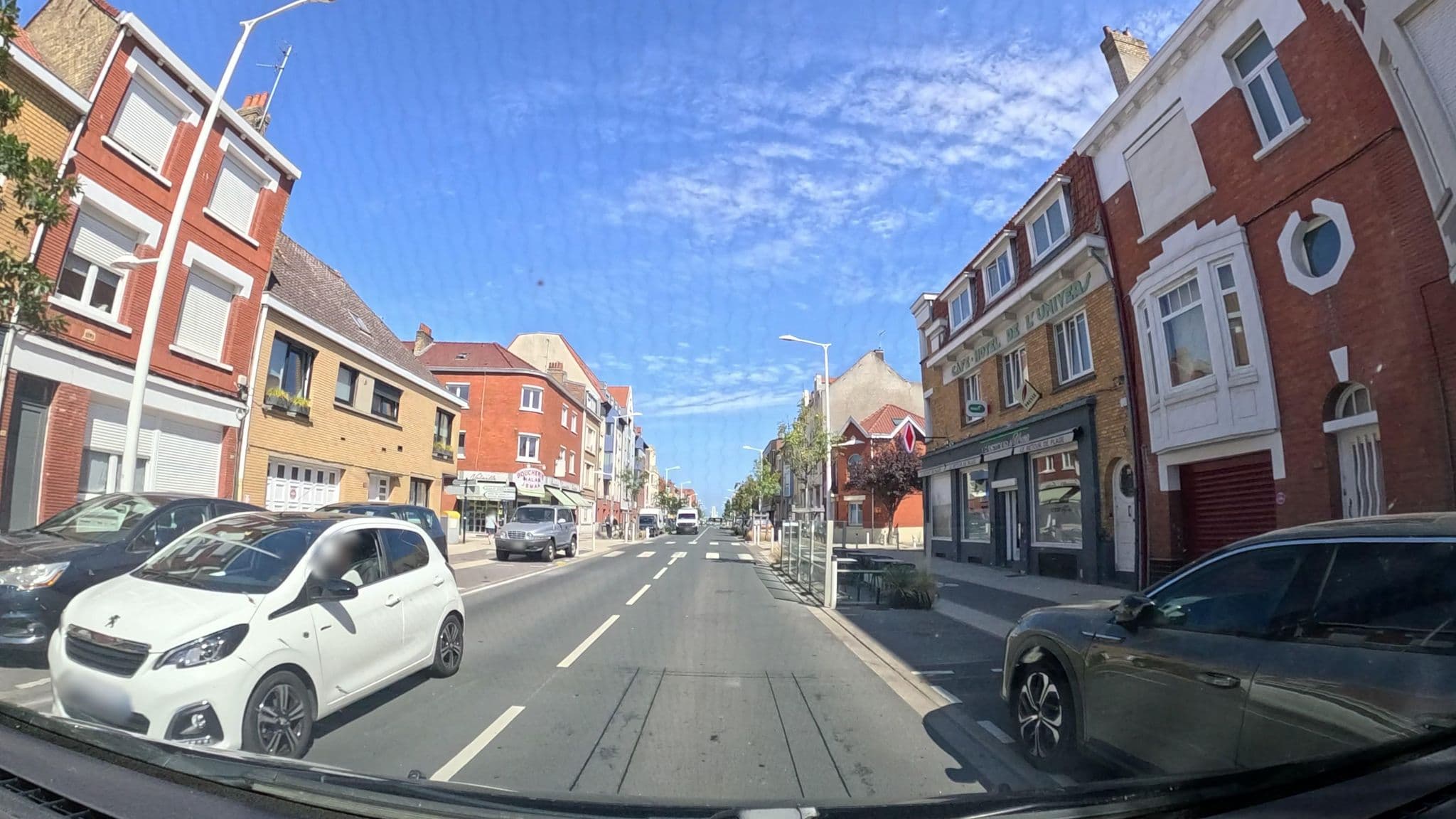 Street view near Café-Hôtel de l'Univers, Dunkirk — © rmic (CC BY-SA · Mapillary)