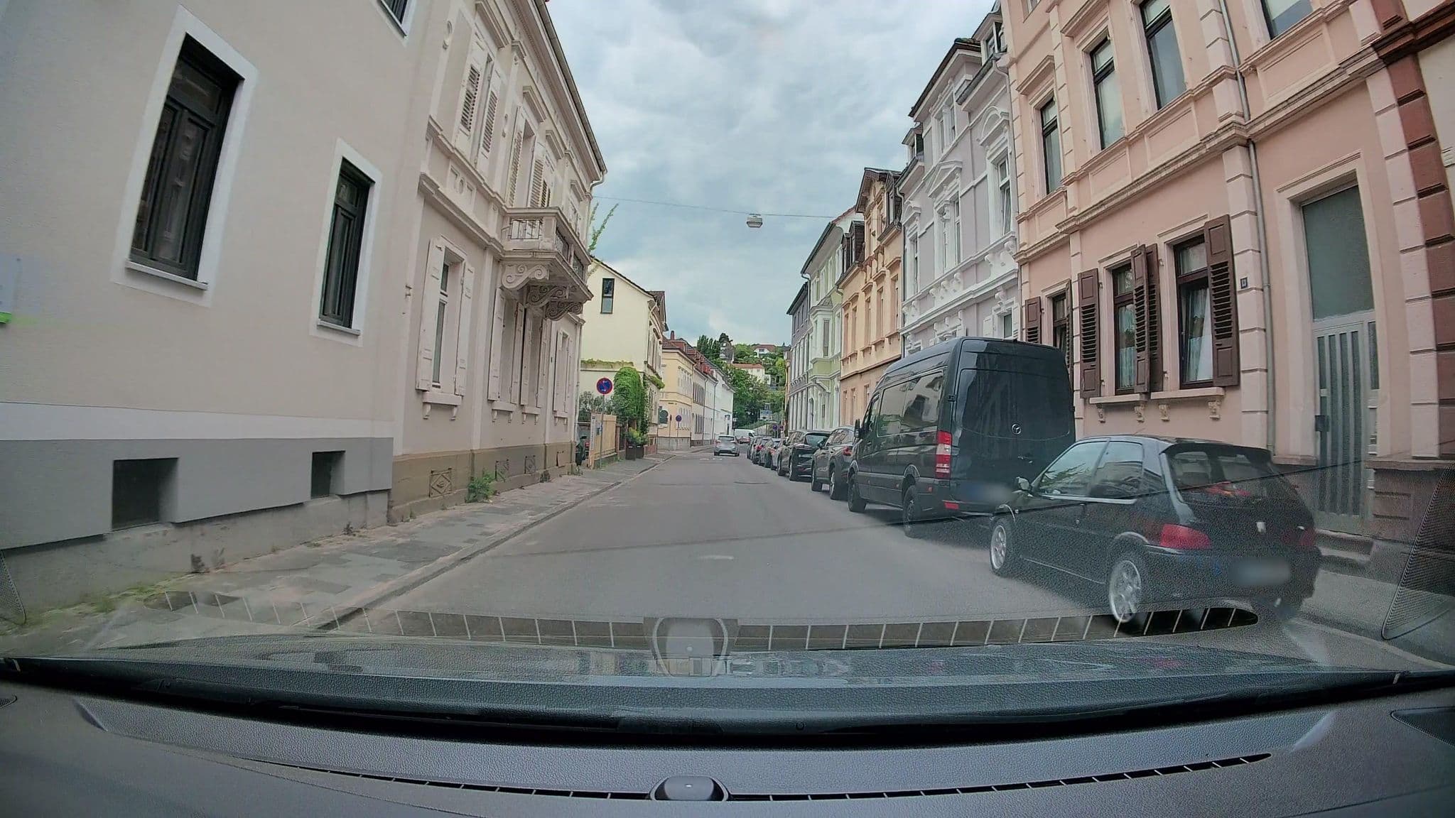 Street view near Villa Nova Neustadt - das grüne Gästehaus, Neustadt an der Weinstraße — © Bulld0z3r (CC BY-SA · Mapillary)