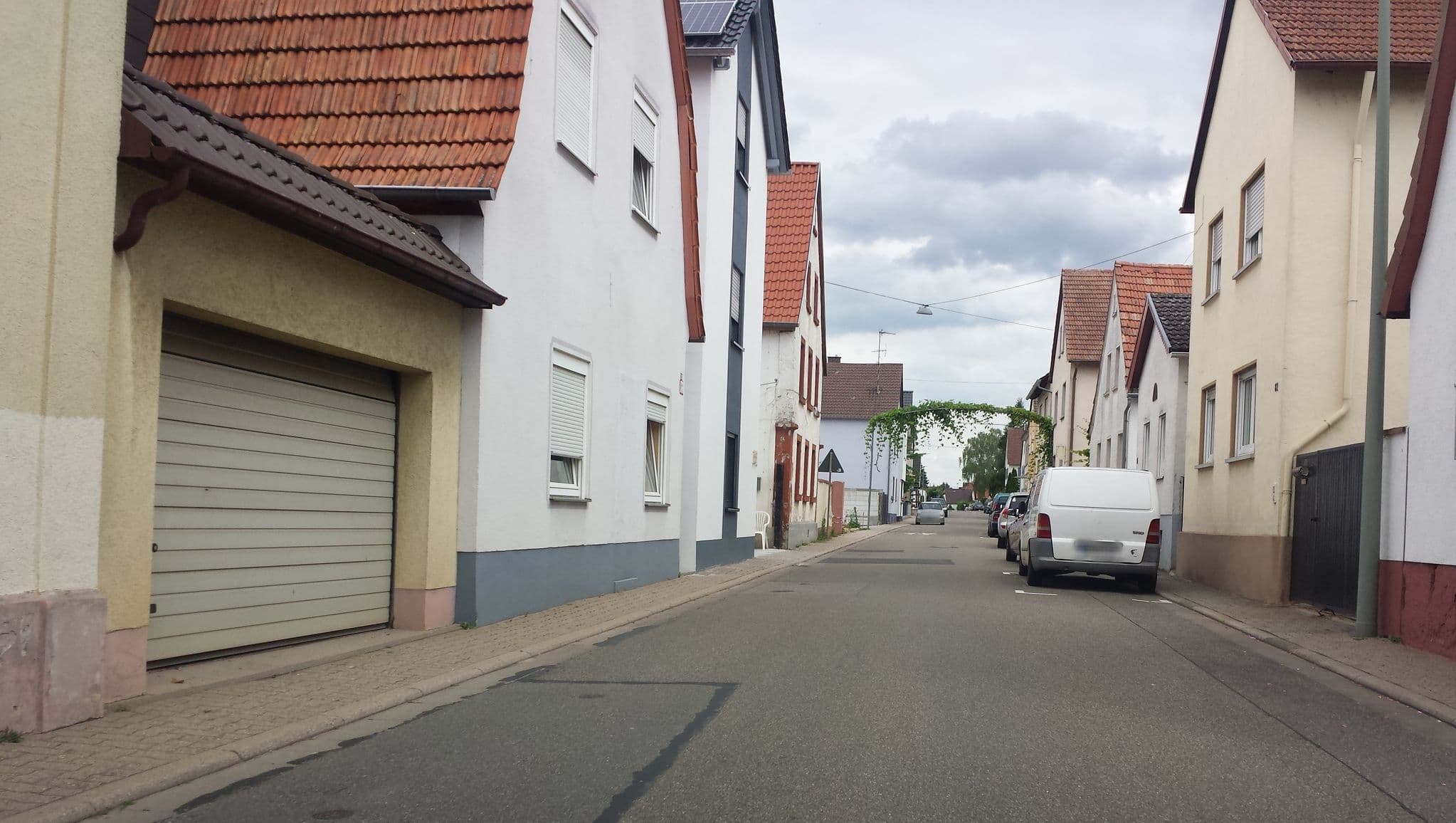 Street view near Oleander Hof, Hochstadt — © wegavision (CC BY-SA · Mapillary)