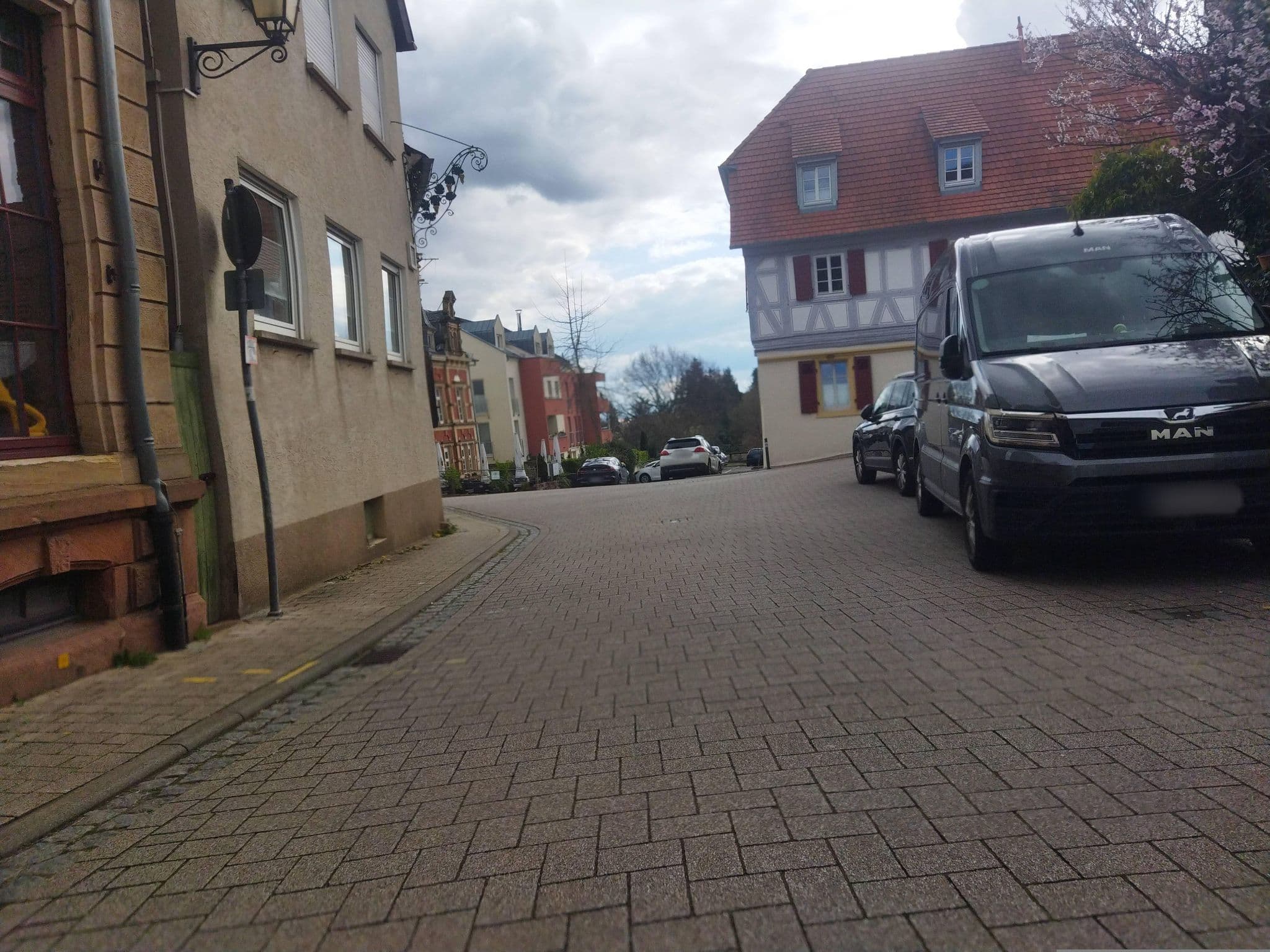 Street view near Starmans´ Mandelhof, Neustadt an der Weinstraße — © changchun1 (CC BY-SA · Mapillary)