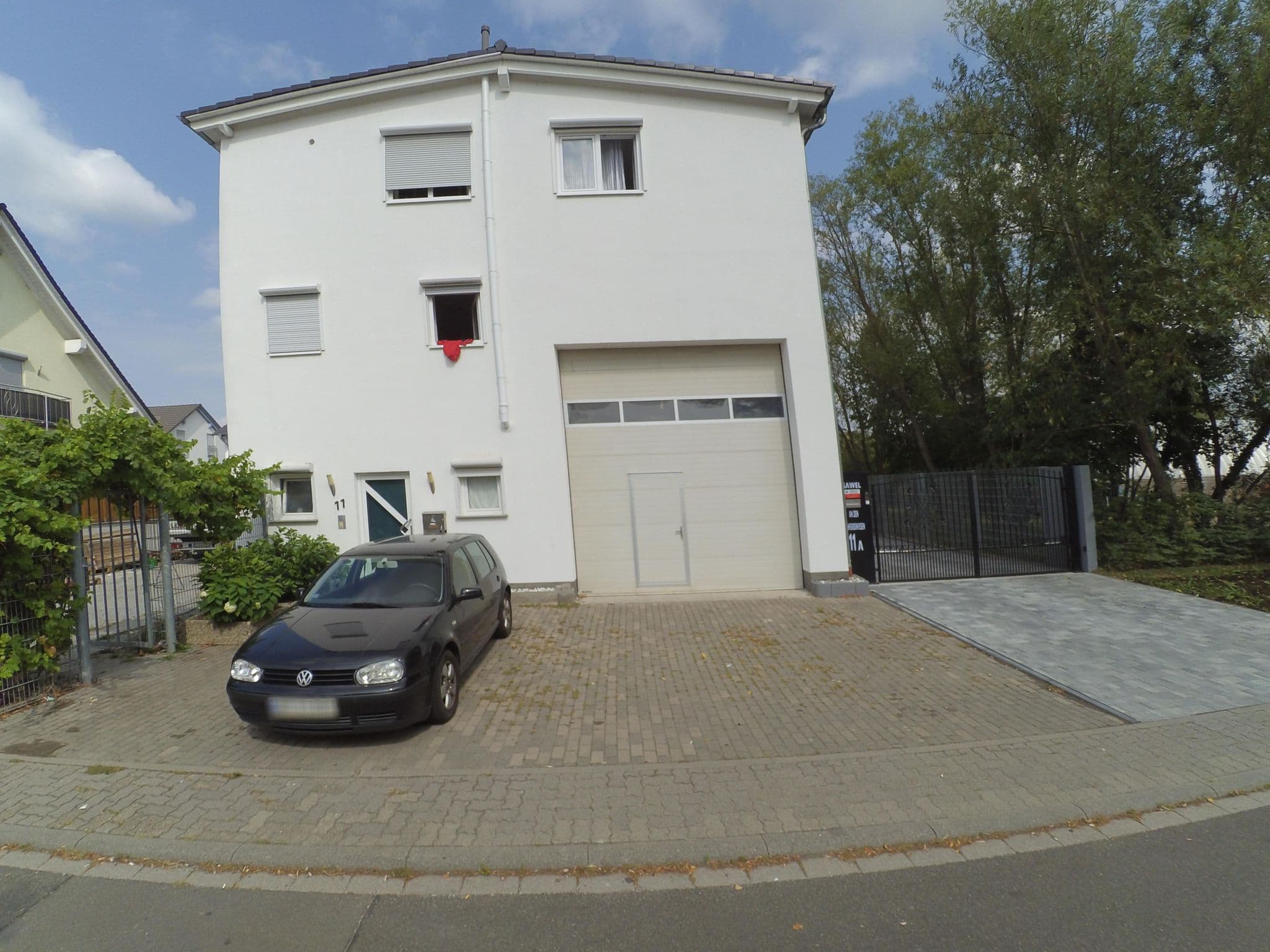 Street view near Muskat Apartment, Hanhofen — © wegavision (CC BY-SA · Mapillary)