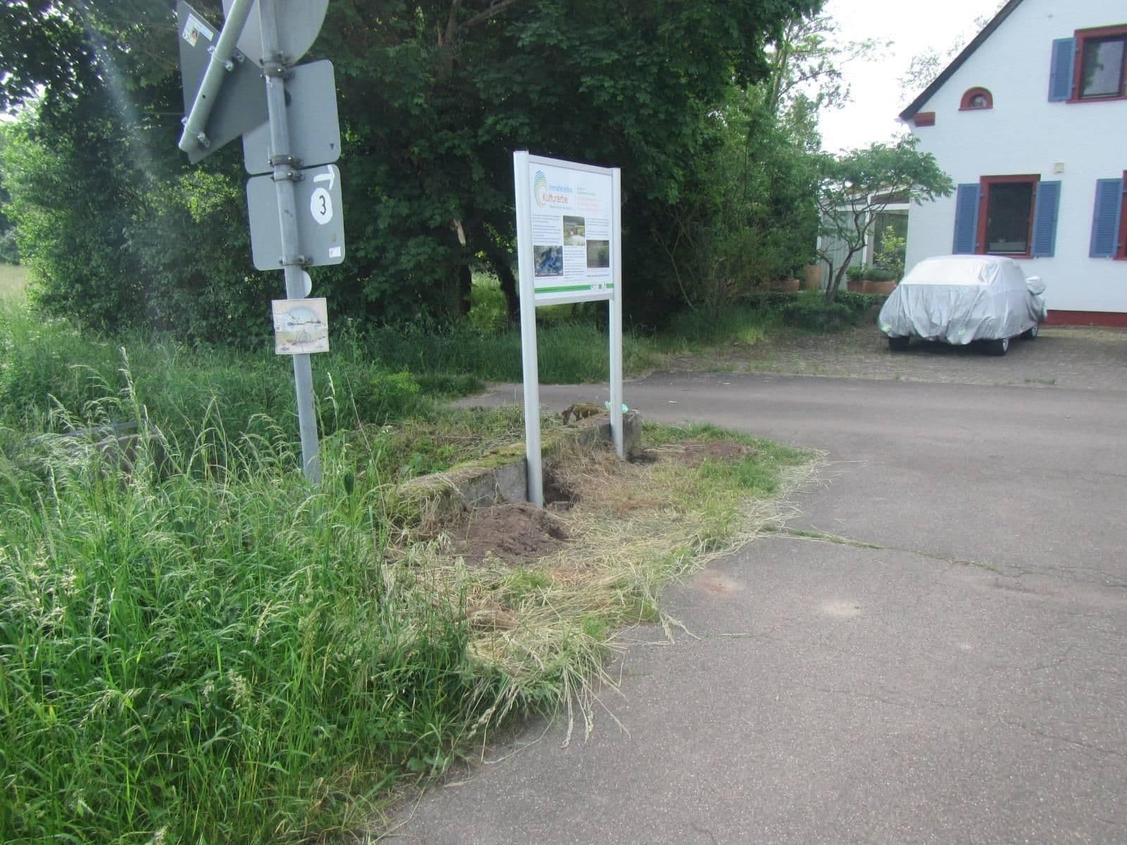 Street view near Hotel Ambiente, Offenbach an der Queich — © VIA_TZ (CC BY-SA · Mapillary)
