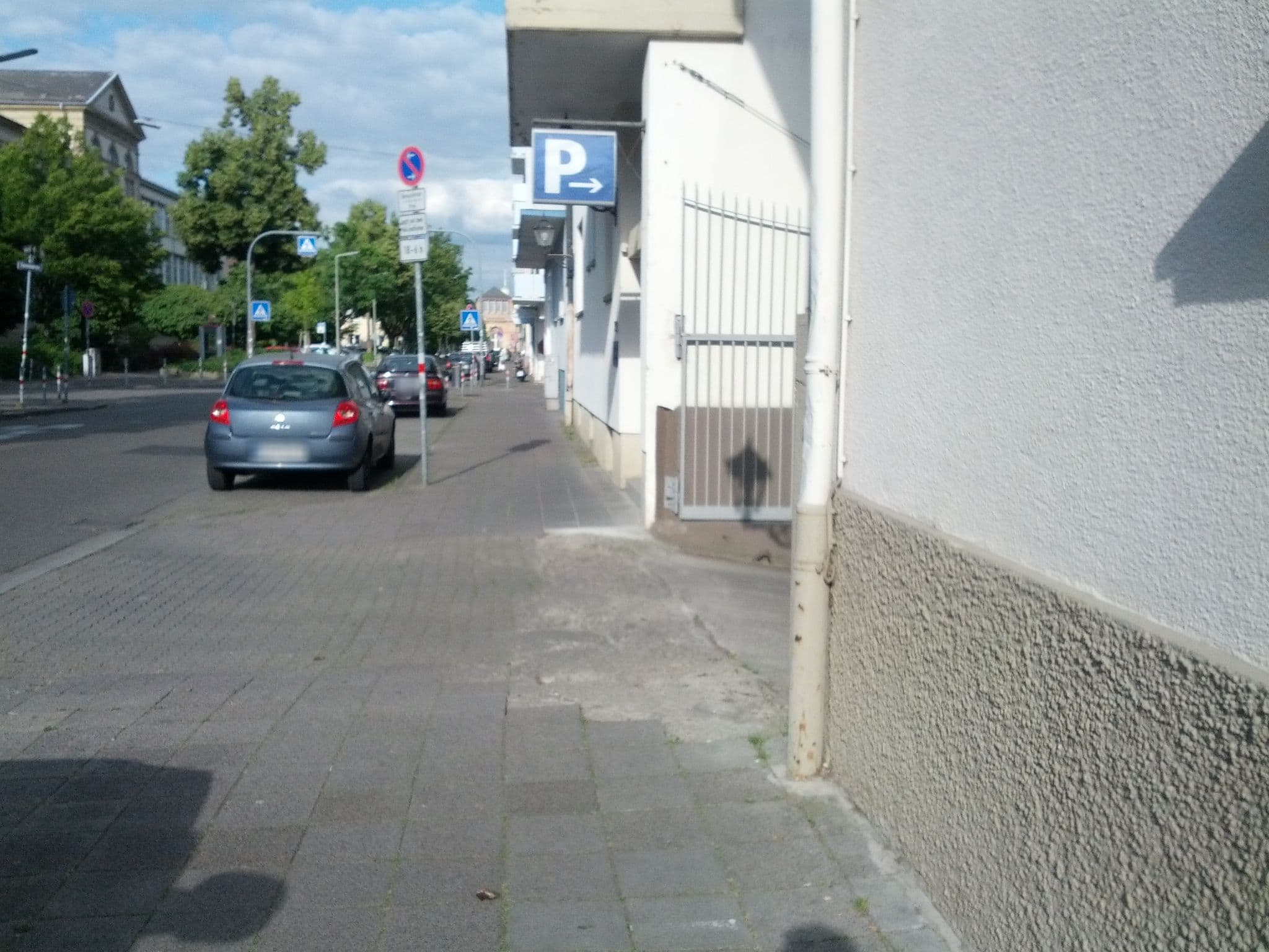 Street view near Villa am Park / AAAA Hotelwelt Hotel, Karlsruhe — © schmerzbereiter (CC BY-SA · Mapillary)