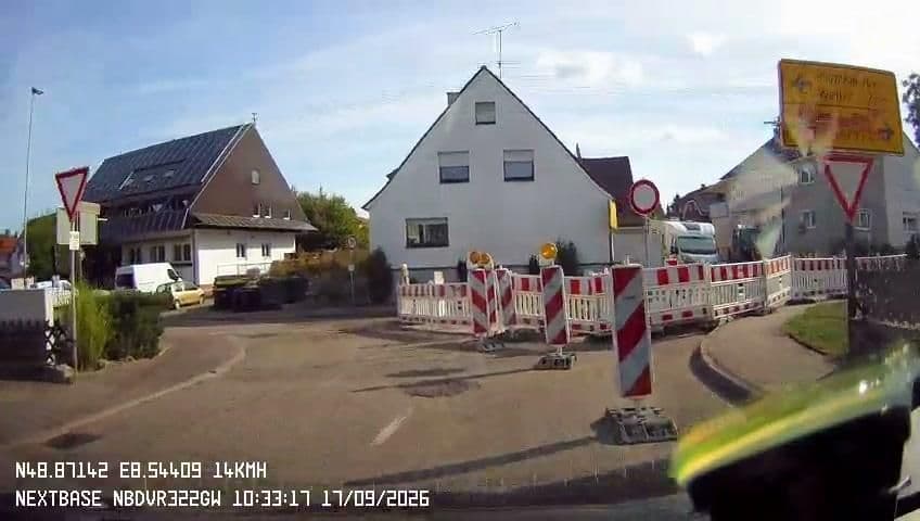 Street view near Rößle Fremdenzimmer Kegelbahnen, Neuenbürg — © derlipper (CC BY-SA · Mapillary)