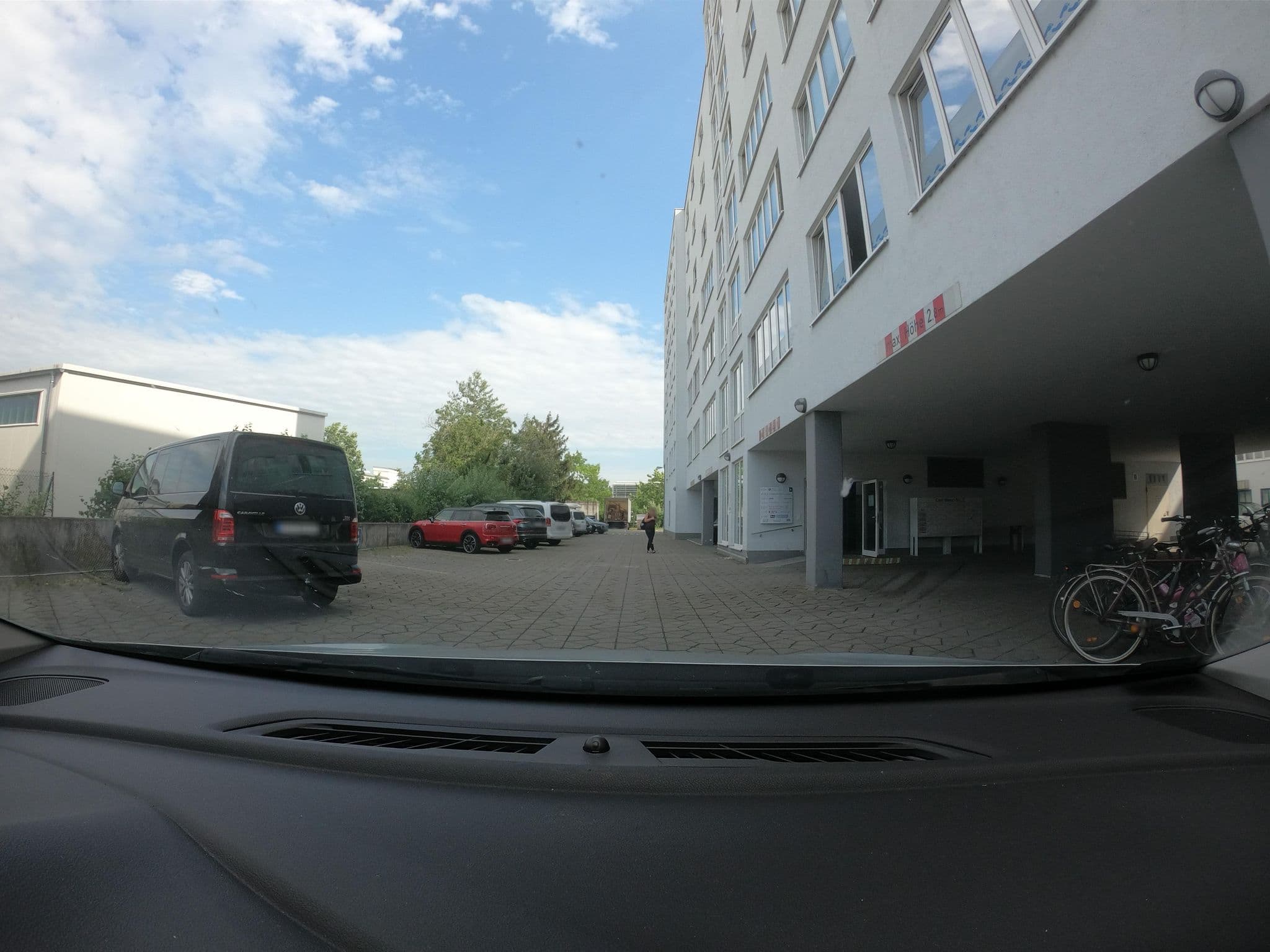 Street view near Hotels by HR GmbH, Schwetzingen — © vst (CC BY-SA · Mapillary)