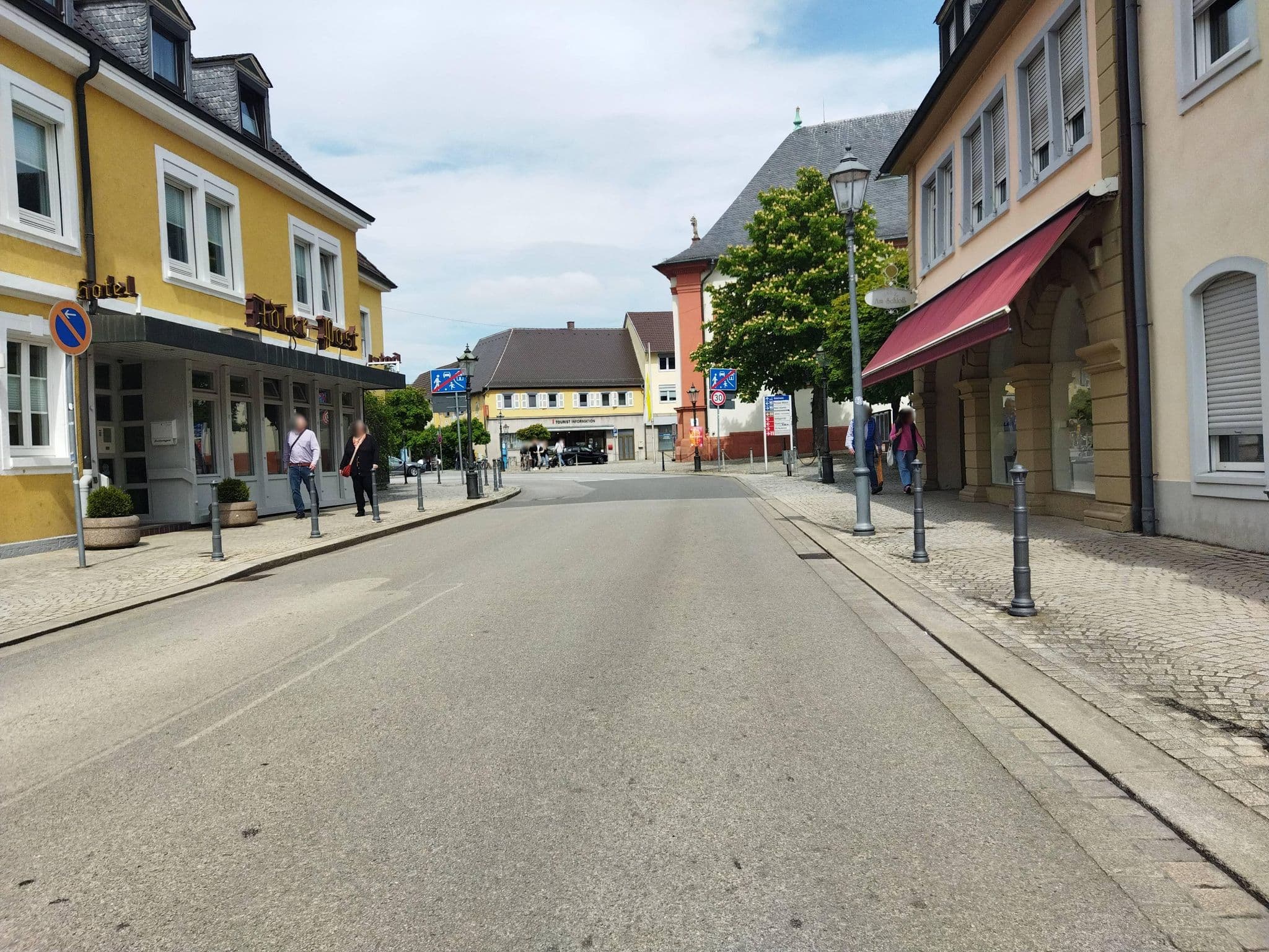 Street view near Hotel Goldener Loewe, Schwetzingen — © changchun1 (CC BY-SA · Mapillary)