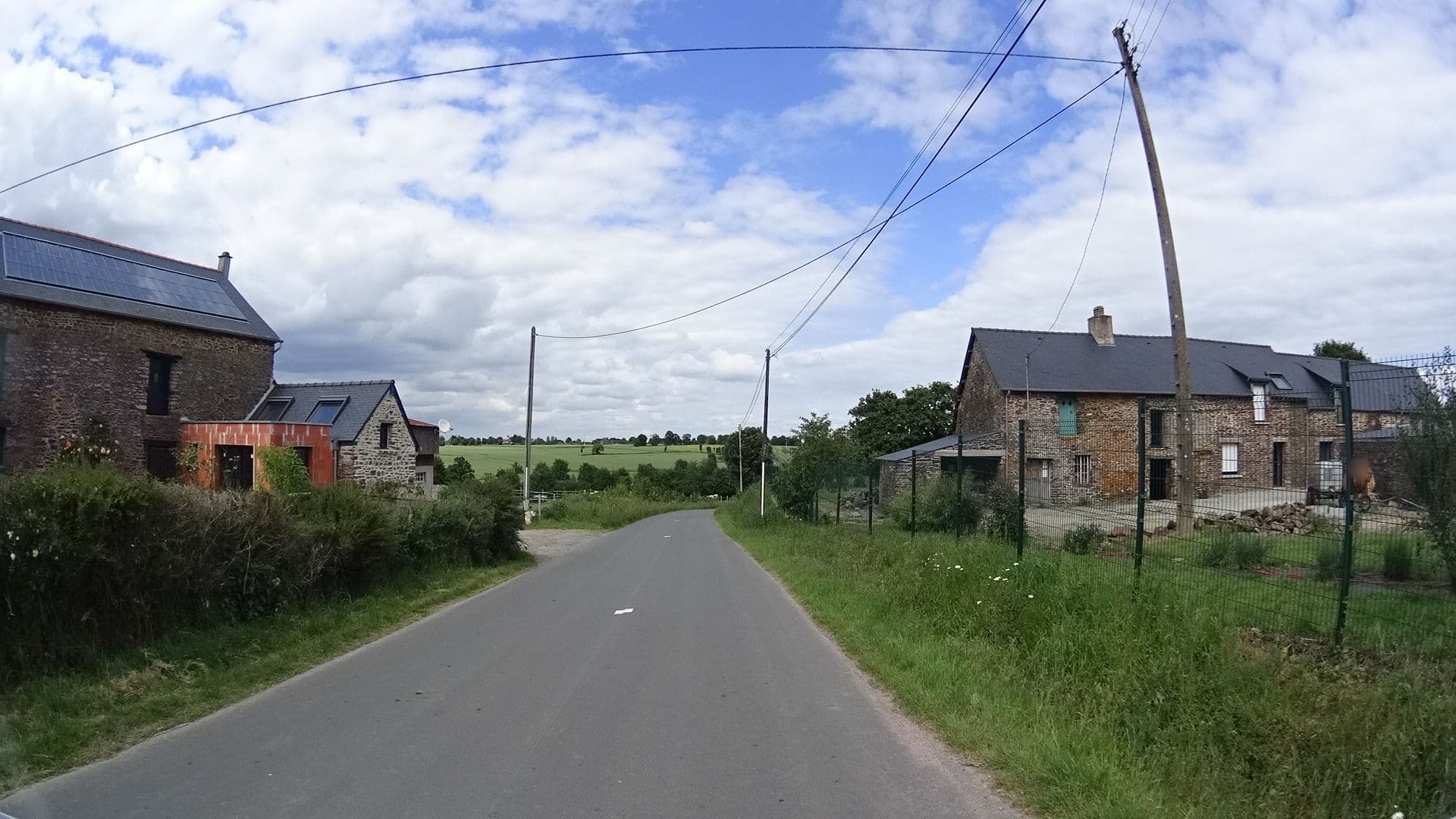 Street view near La Hulotte, Iffendic — © panieravide (CC BY-SA · Mapillary)