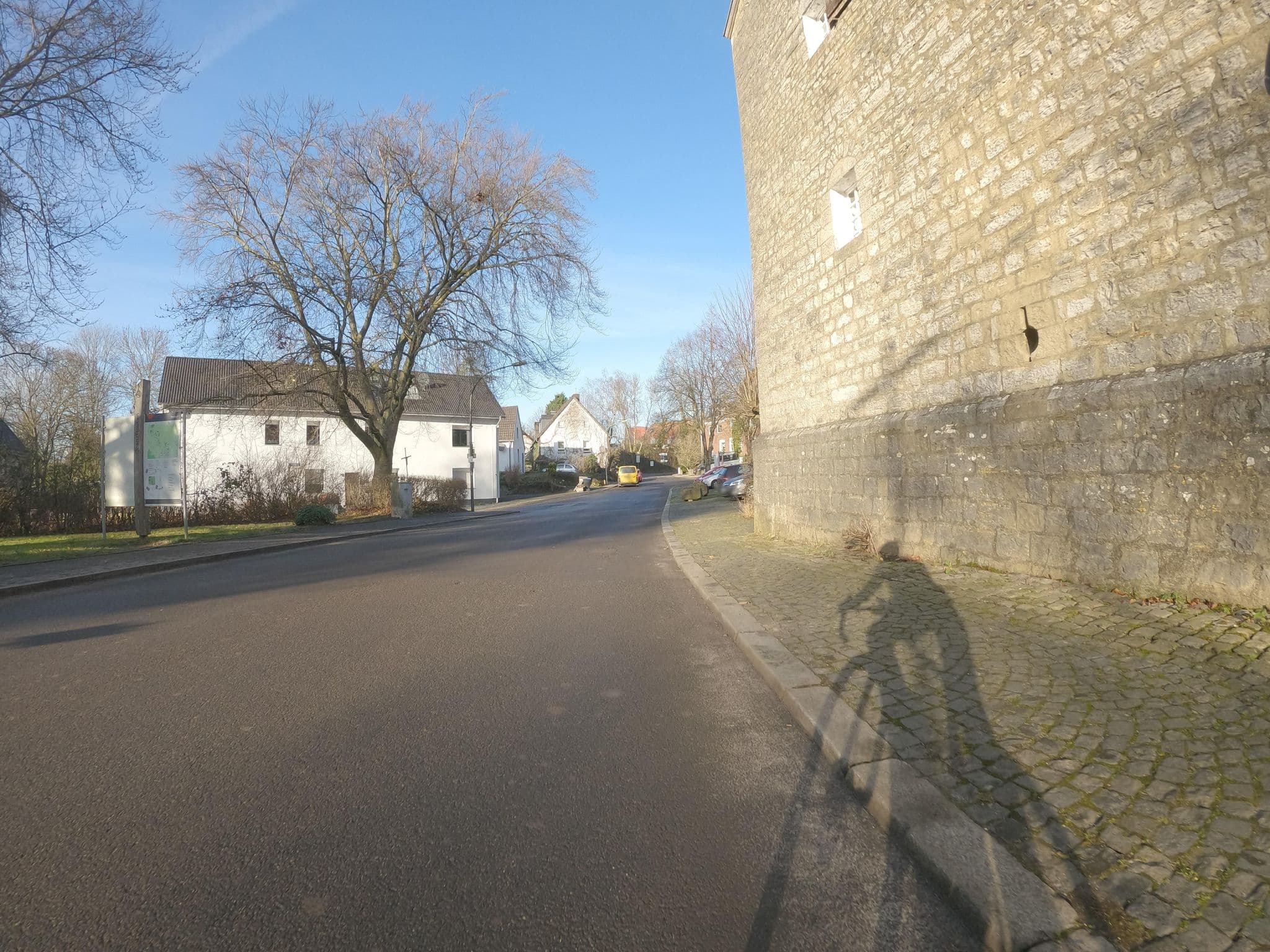 Street view near Burg Orsbach, Aachen — © FahrradstadtAachen (CC BY-SA · Mapillary)