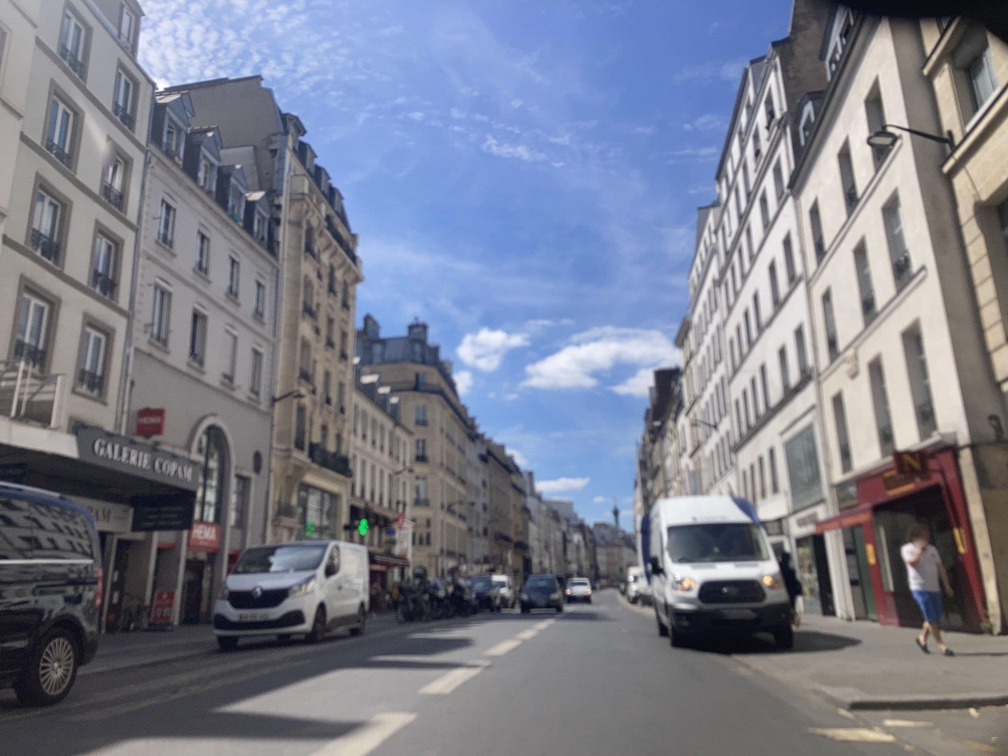 Street view near Hôtel des Alliés, Quinze-Vingts — © zb256 (CC BY-SA · Mapillary)