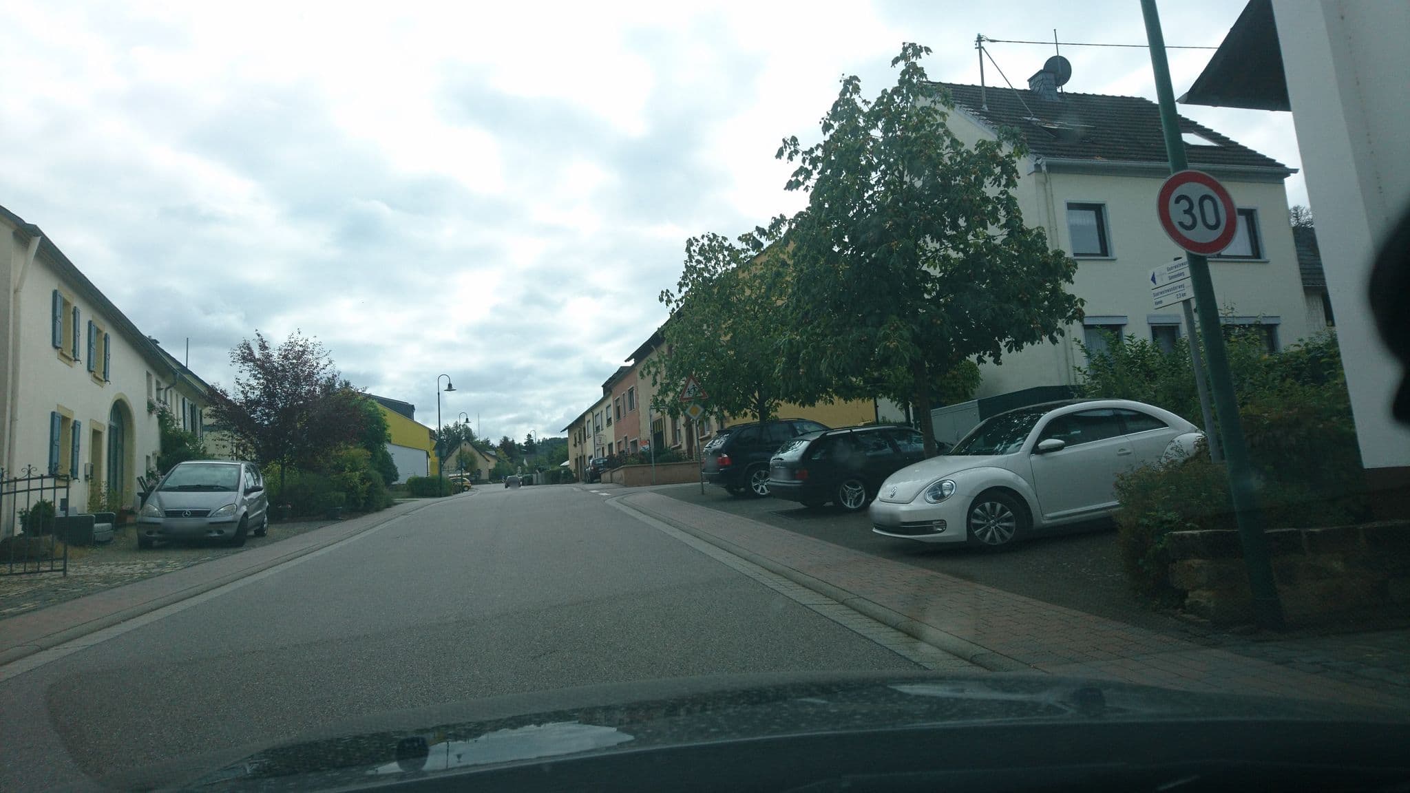 Street view near Cantzheim.Dorf, Wiltingen — © igdb (CC BY-SA · Mapillary)