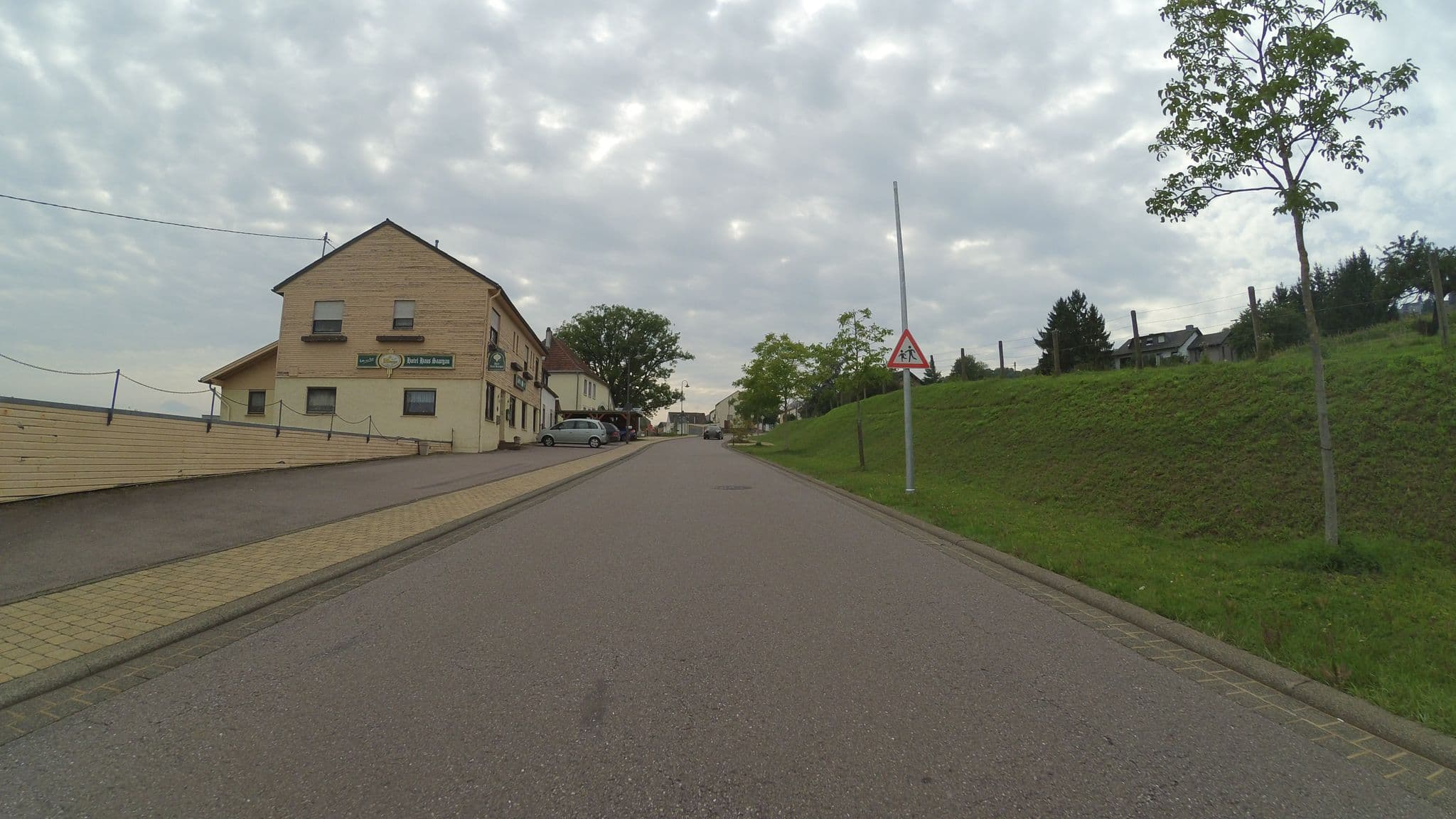 Street view near Haus Saargau, Trassem — © teddy73 (CC BY-SA · Mapillary)
