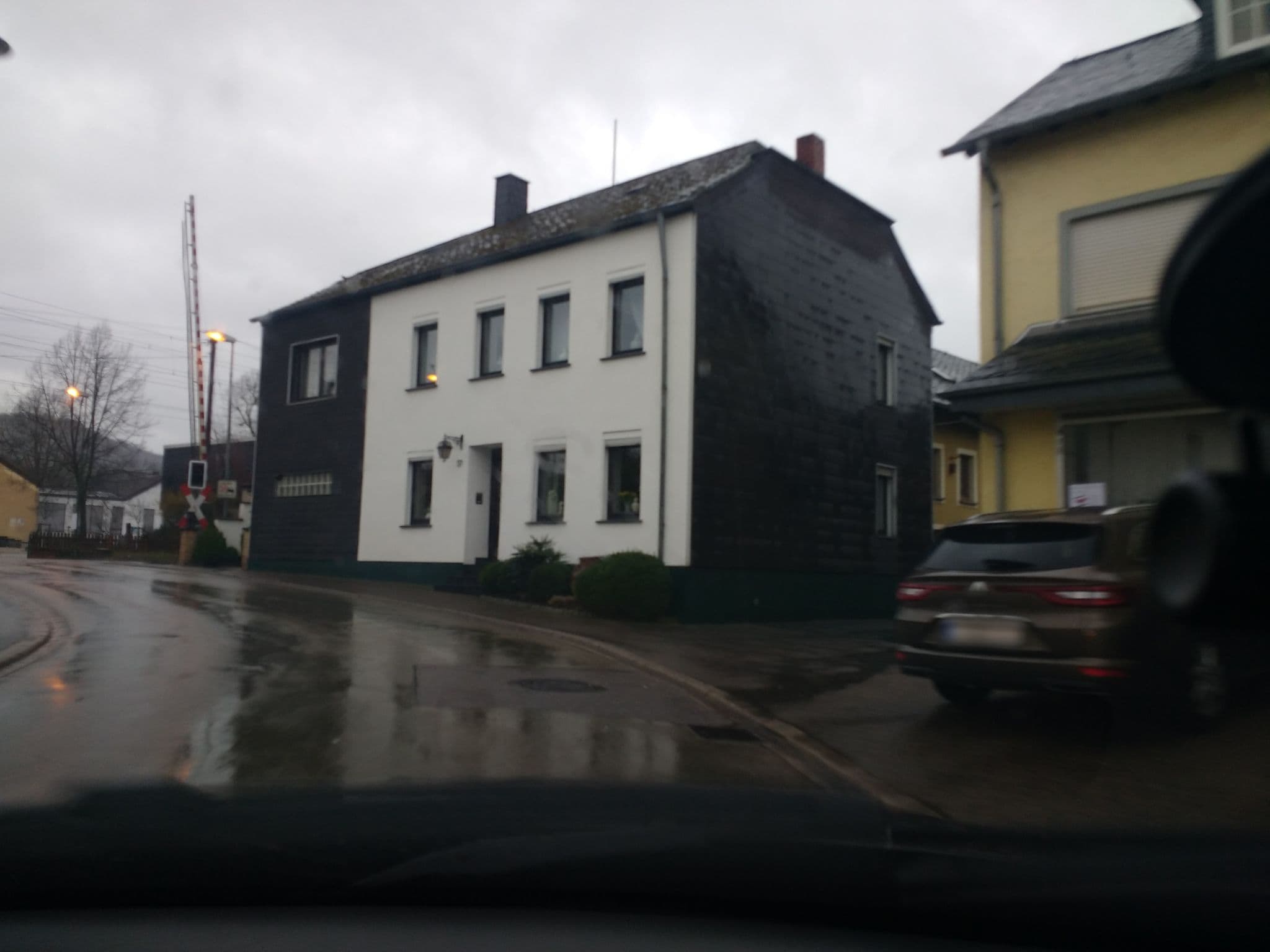 Street view near Gasthaus Kratz, Wiltingen — © igdb (CC BY-SA · Mapillary)