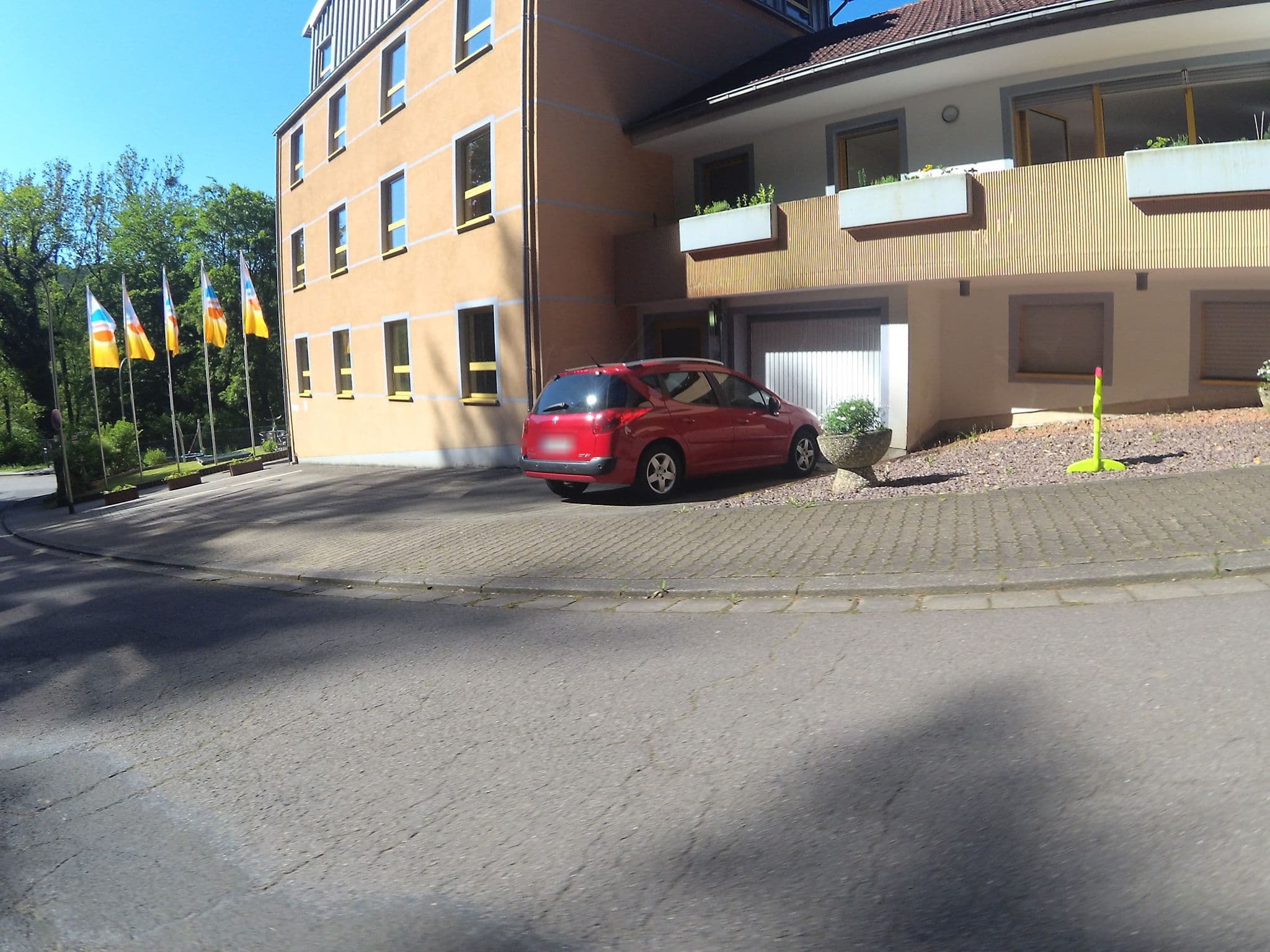 Street view near Jugendherberge Dreisbach, Mettlach — © teddy73 (CC BY-SA · Mapillary)