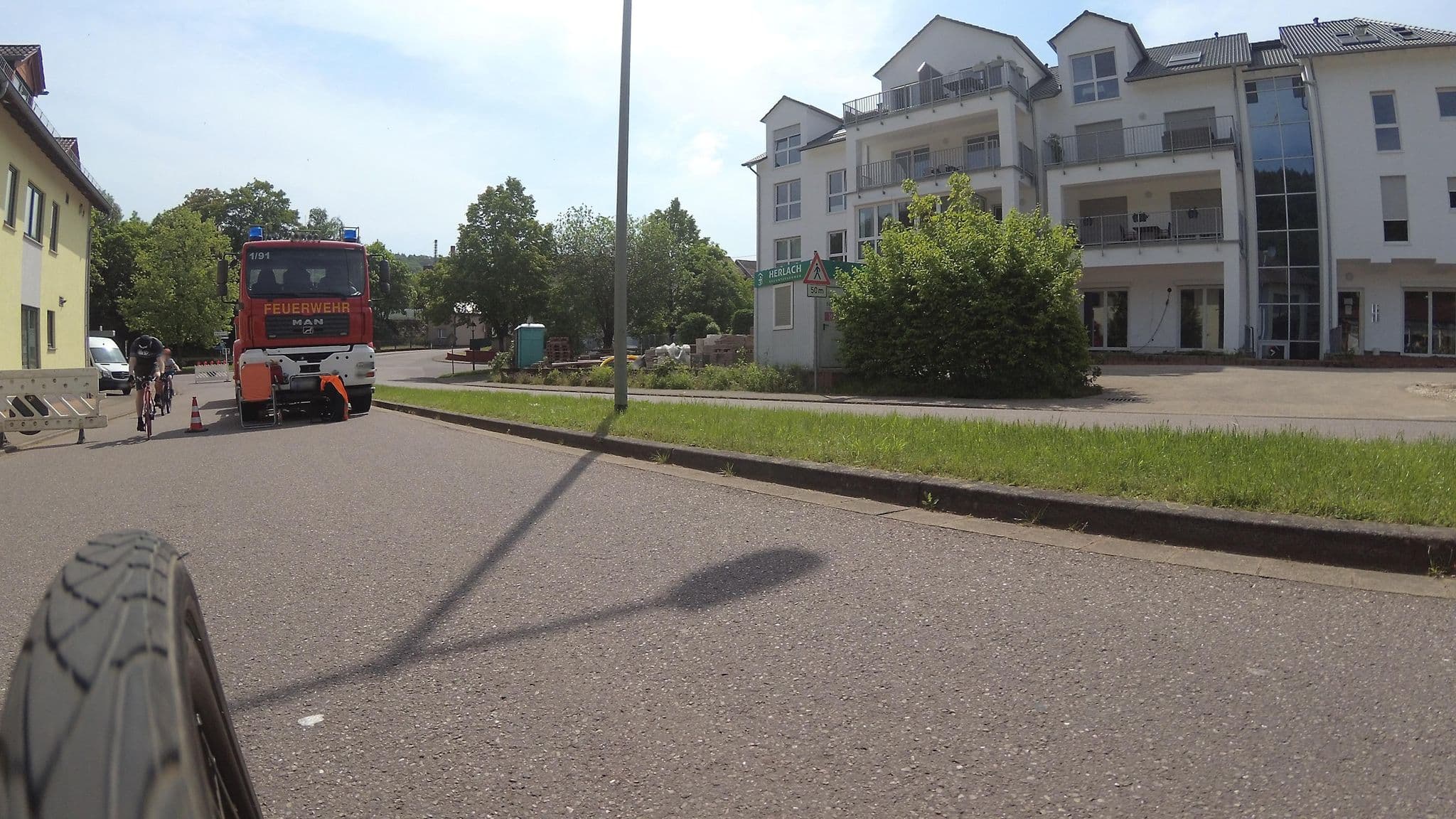 Street view near SHR Saarwiesen-Hotel- und Restaurantgesellschaft, Mettlach — © teddy73 (CC BY-SA · Mapillary)
