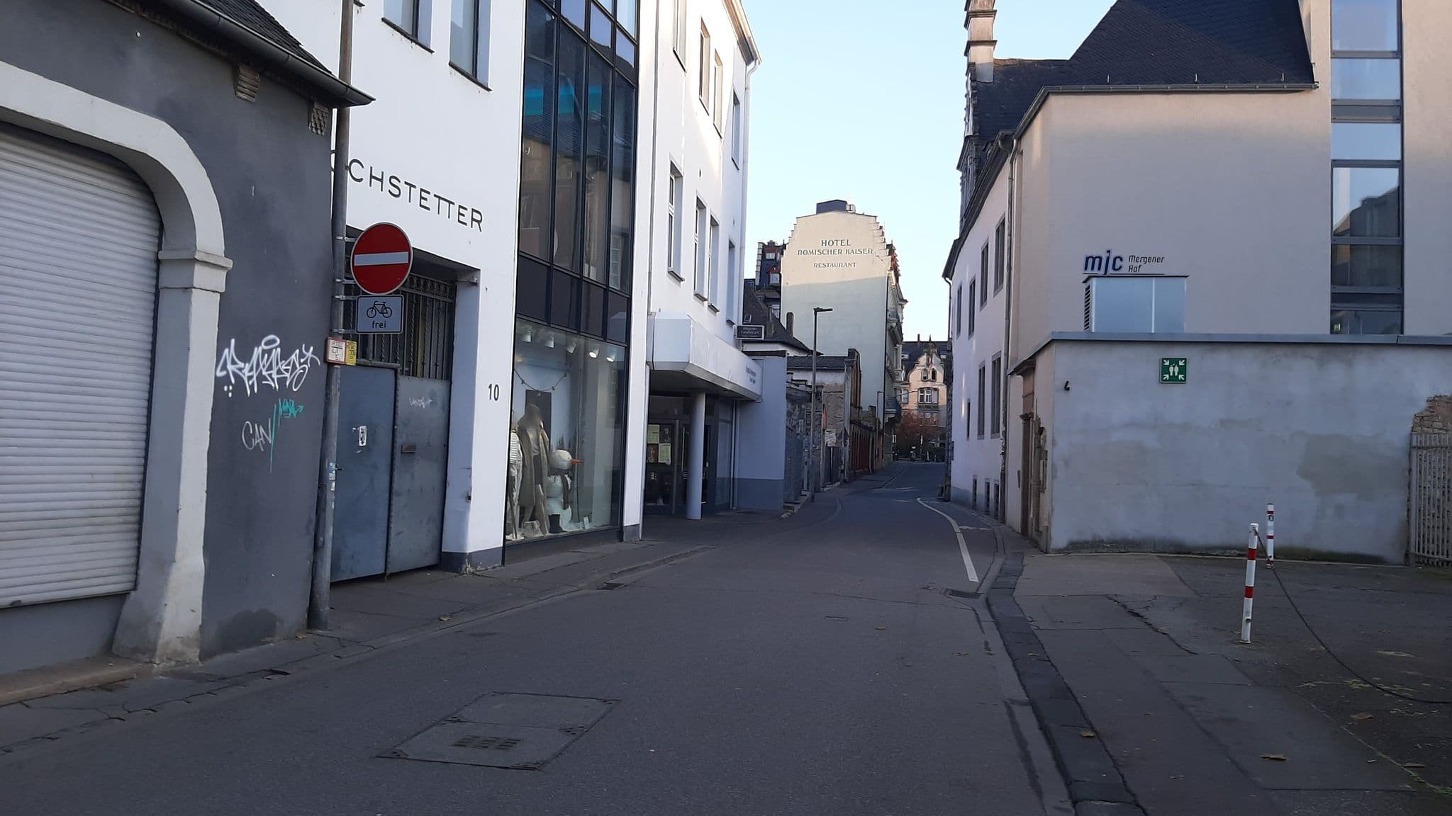 Street view near Hotel Römischer Kaiser GmbH, Trier — © gbabmap (CC BY-SA · Mapillary)