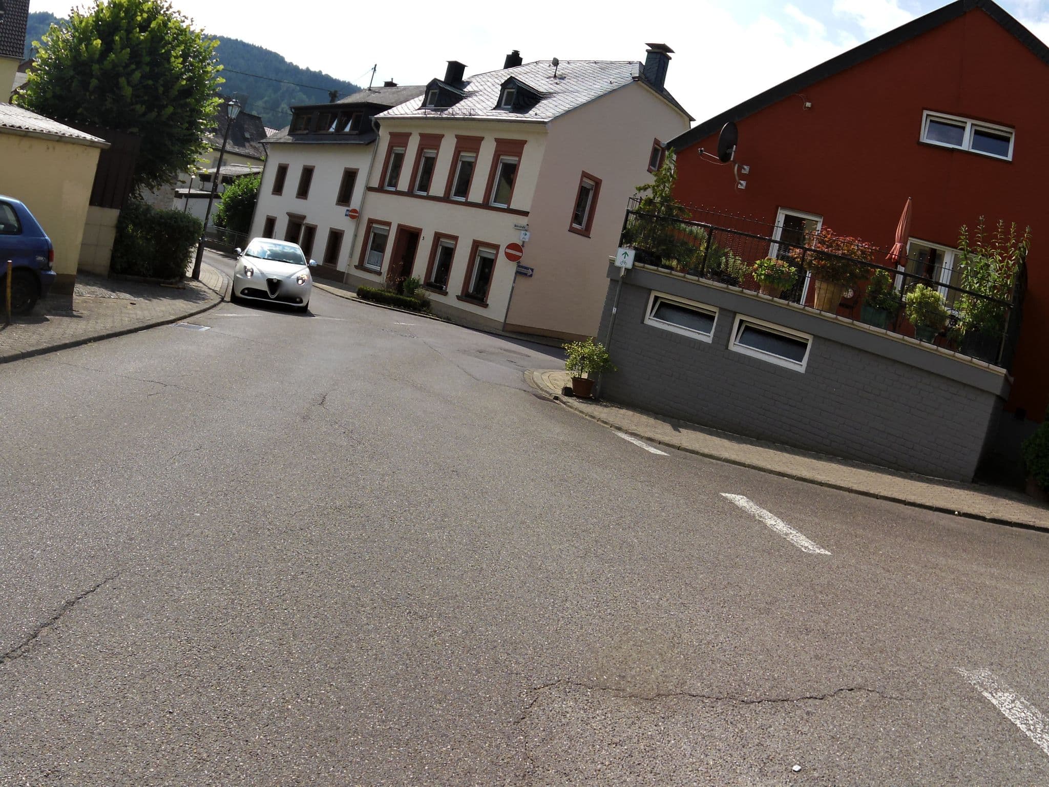 Street view near Reichert Gasthaus und Pension, Kordel — © marczoutendijk (CC BY-SA · Mapillary)