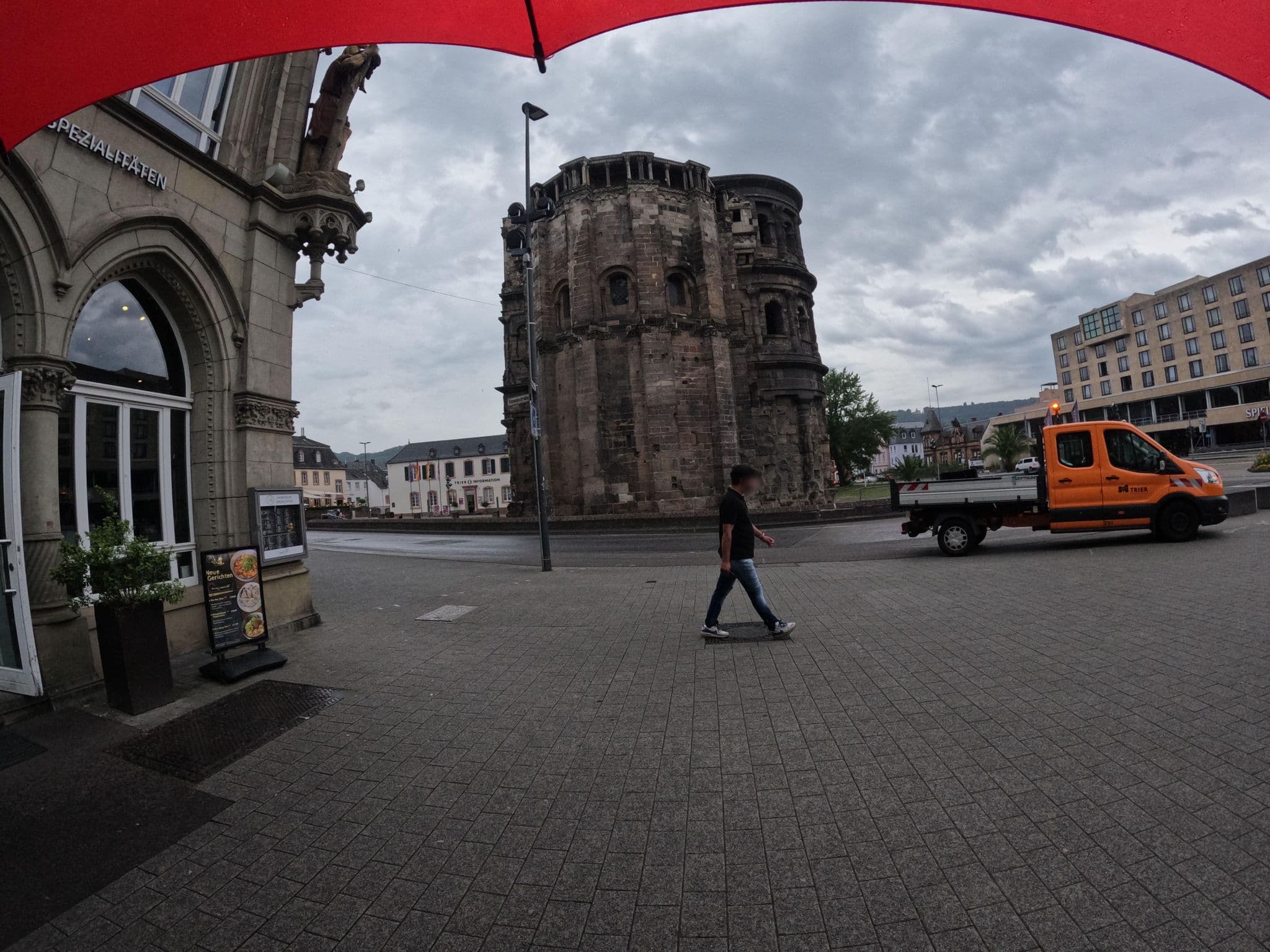Street view near Mondos Kaffeehotel, Trier — © vinisa (CC BY-SA · Mapillary)