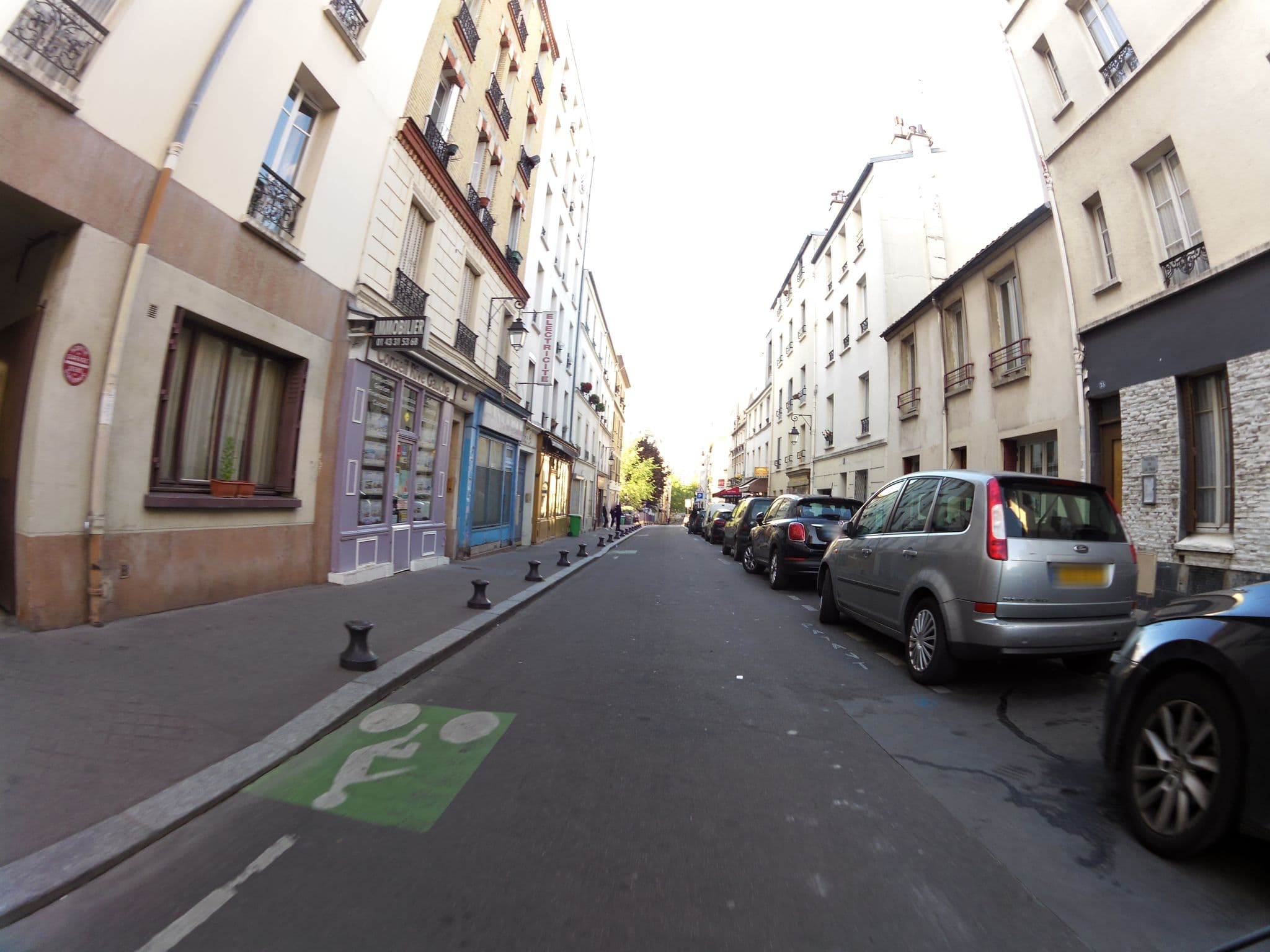 Street view near Hôtel de la Paix, Maison Blanche — © clementr (CC BY-SA · Mapillary)