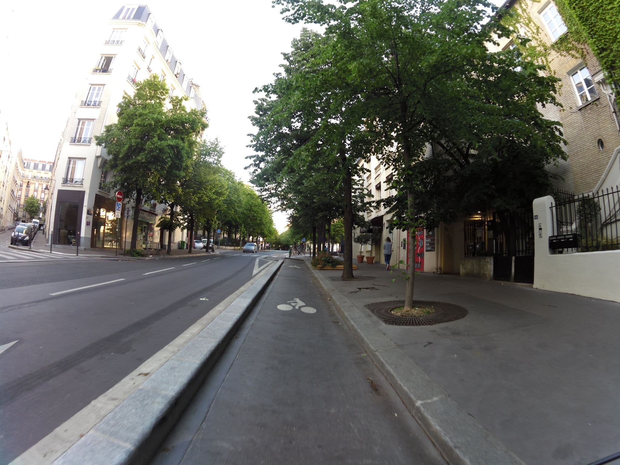 Street view near Hôtel Verlaine, Maison Blanche — © clementr (CC BY-SA · Mapillary)