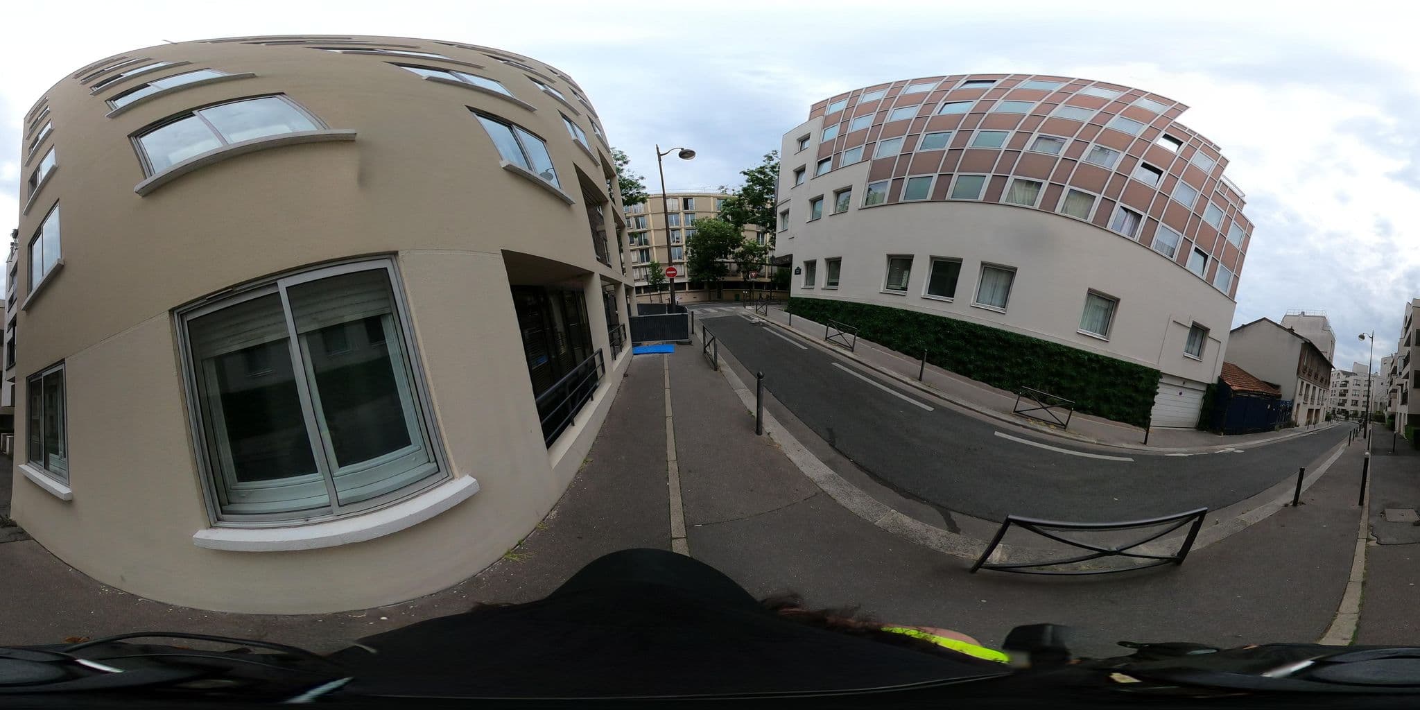 Street view near Hôtel Ambre, Maison Blanche — © noemiereichardt (CC BY-SA · Mapillary)