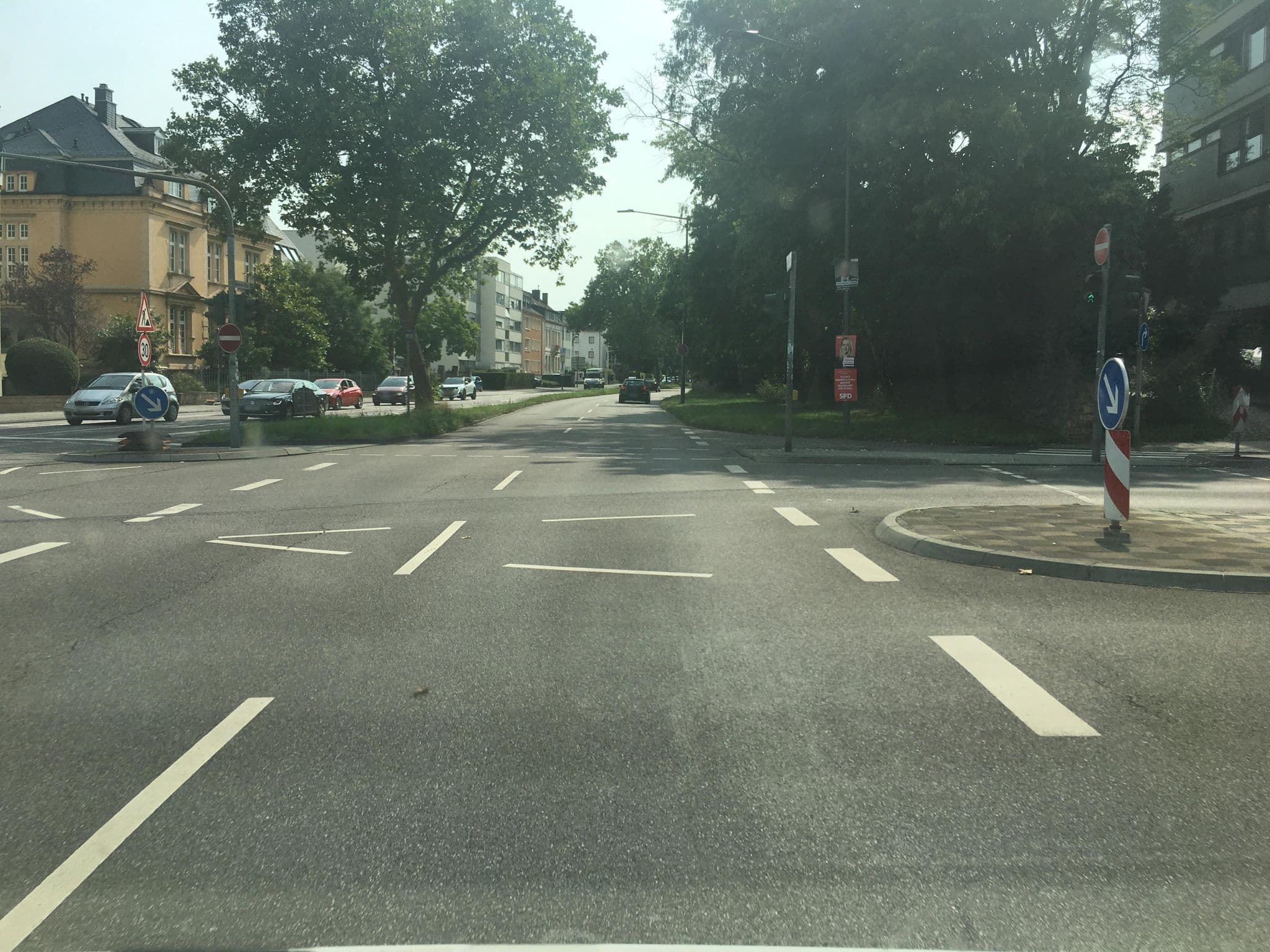 Street view near Hotel Dorint, Trier — © raymond (CC BY-SA · Mapillary)