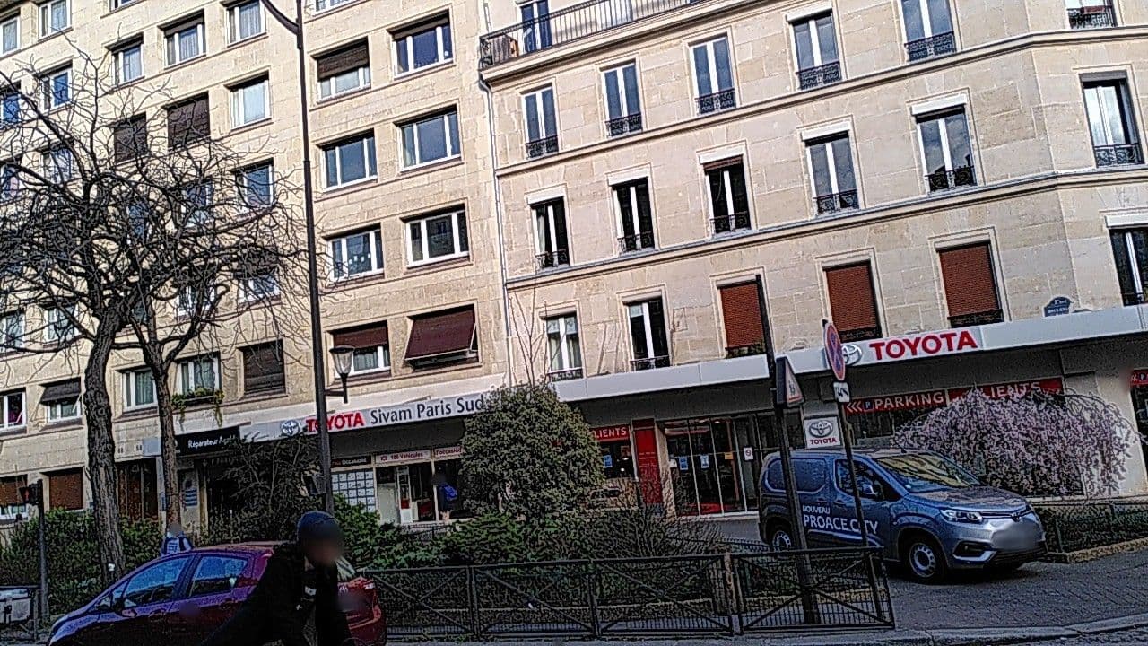 Street view near Best Western Plus La Demeure, Salpêtrière — © britze (CC BY-SA · Mapillary)