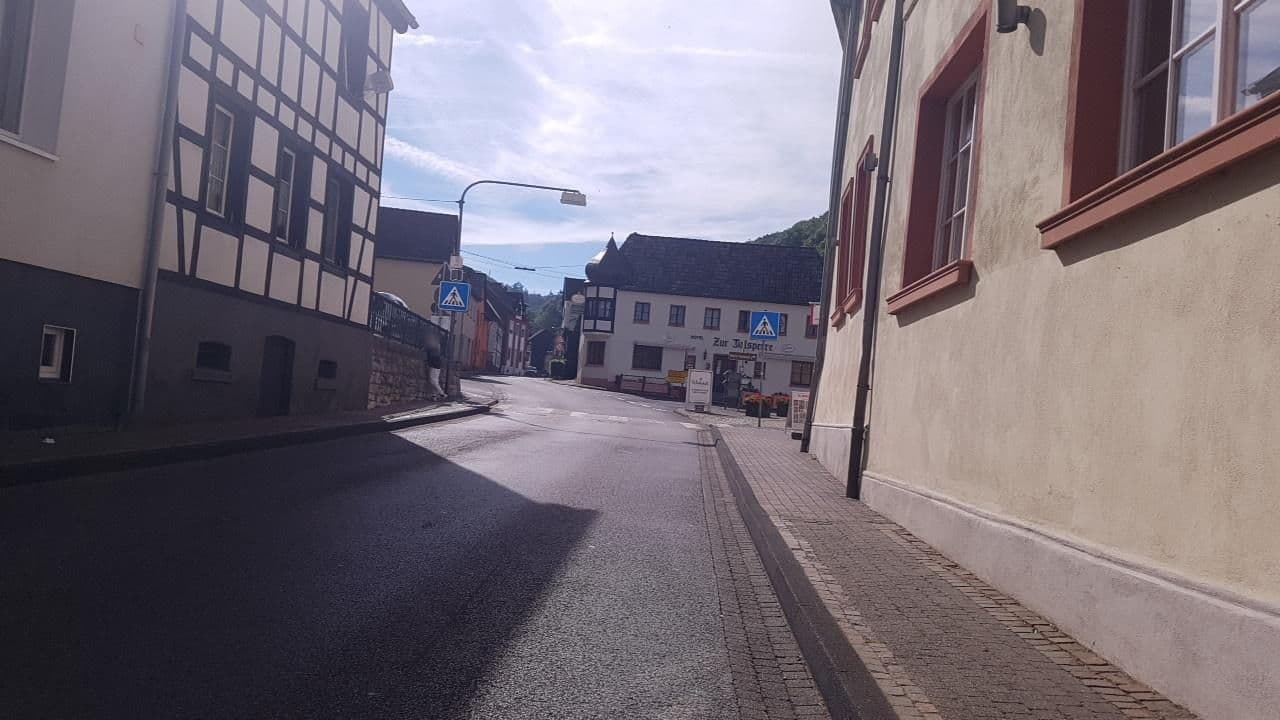 Street view near Alte Uhrmacherei, Heimbach — © changchun1 (CC BY-SA · Mapillary)