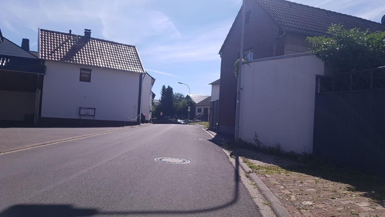 Street view near Ferienwohnung Voissel - Urlaub auf dem Bauernhof, Mechernich — © changchun1 (CC BY-SA · Mapillary)