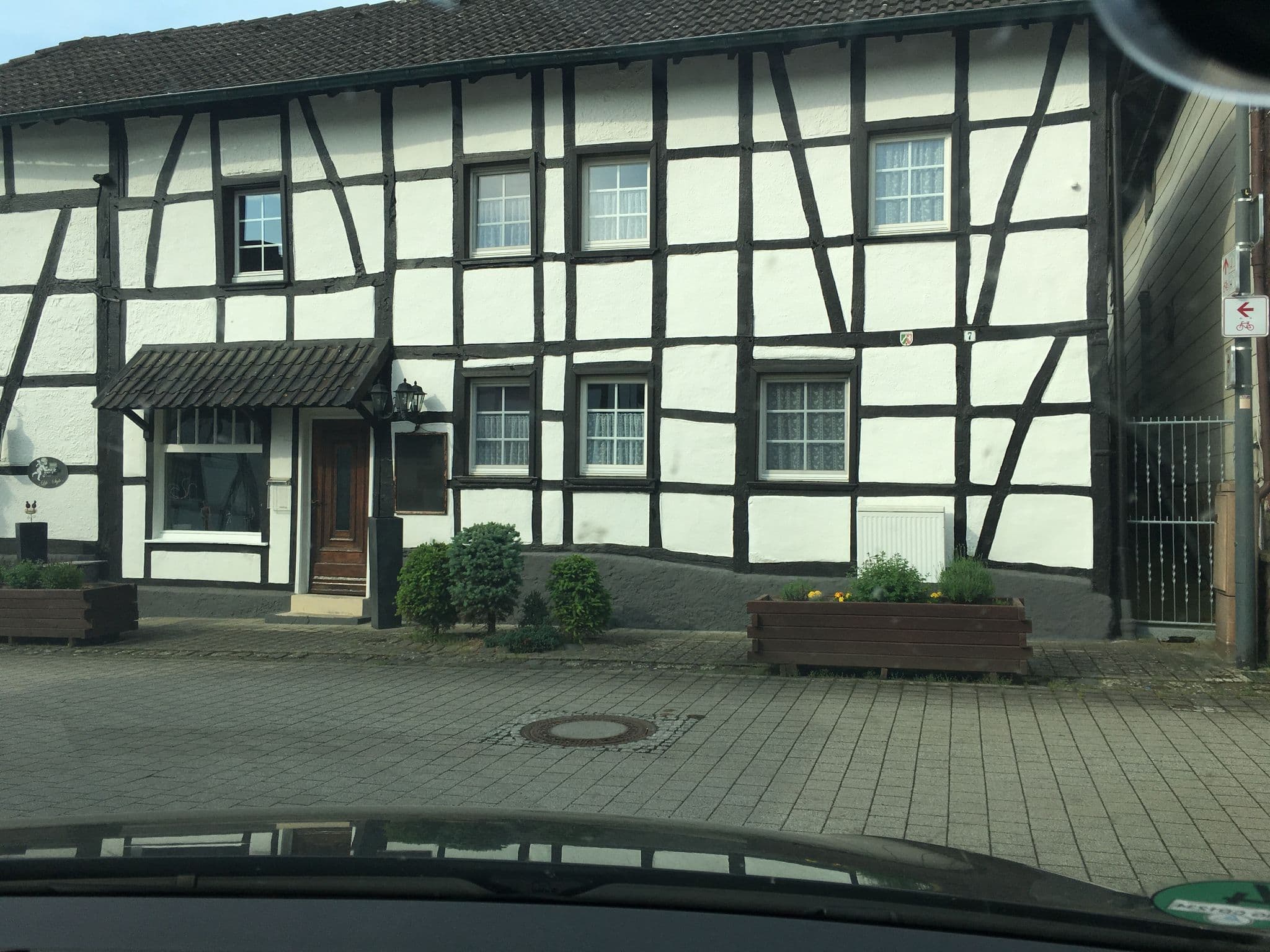 Street view near Hotel Zur Post, Nideggen — © noel (CC BY-SA · Mapillary)