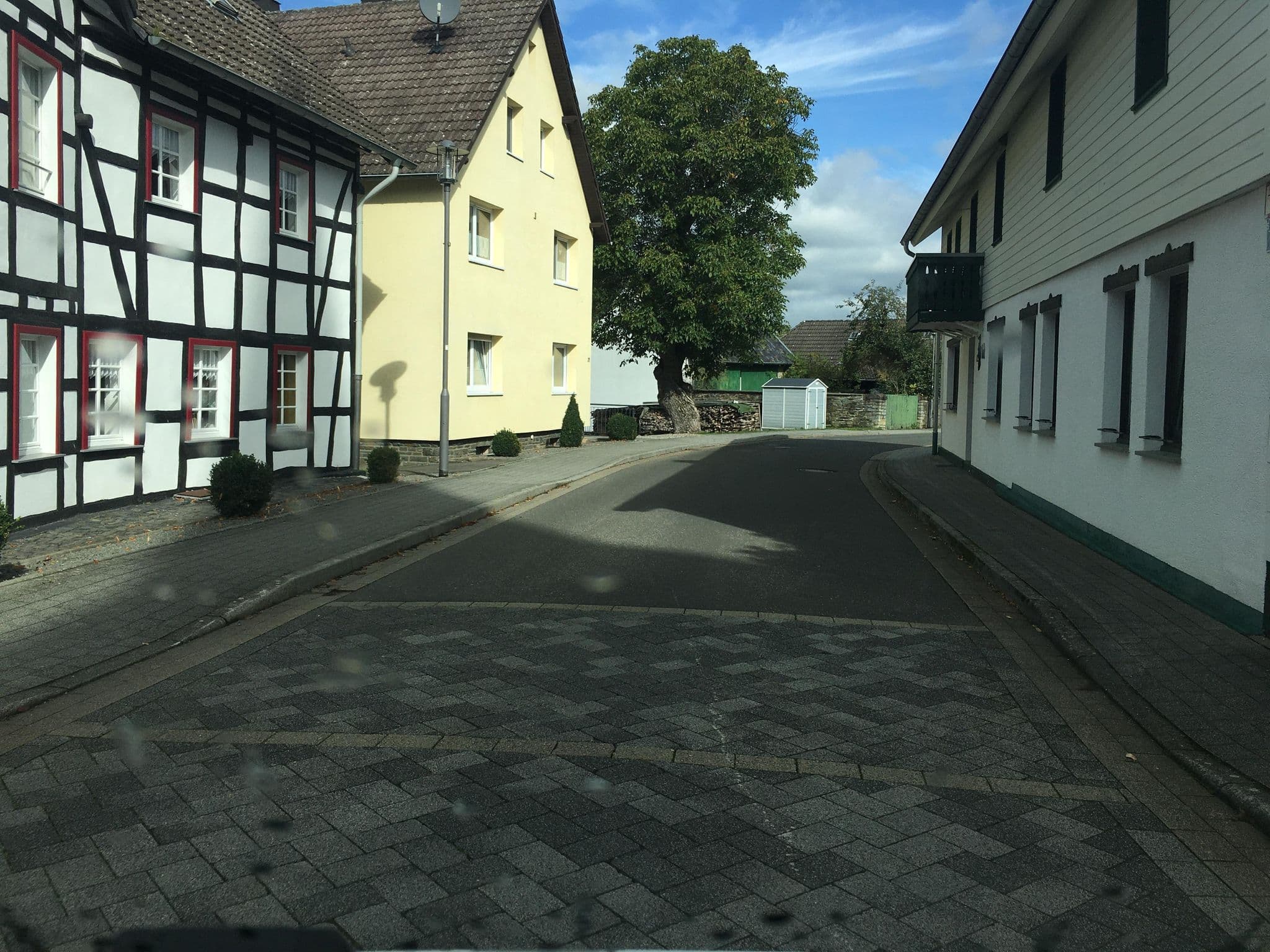 Street view near Juuls Hotel Garni, Simmerath — © raymond (CC BY-SA · Mapillary)