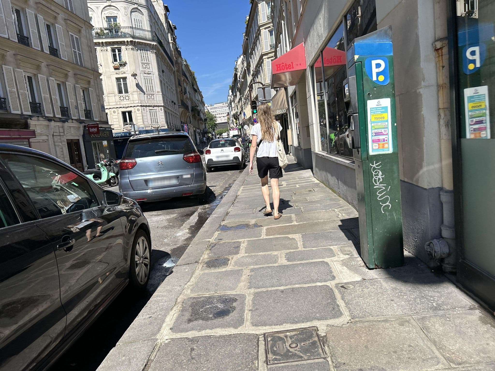 Street view near Le White by Sweet, Paris 17 Batignolles-Monceau — © railorama (CC BY-SA · Mapillary)