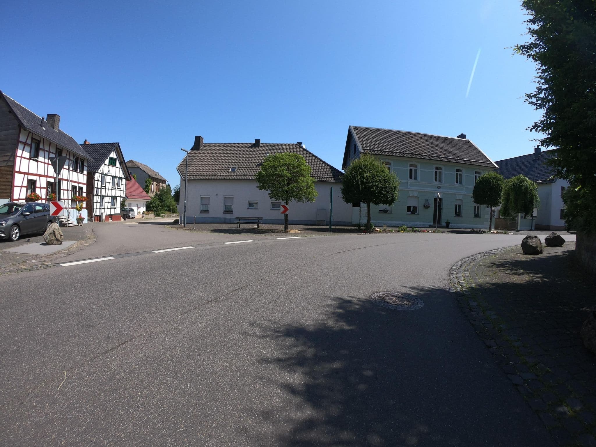 Street view near Ferienhaus Ginsterblüte, Schleiden — © joostjakob (CC BY-SA · Mapillary)