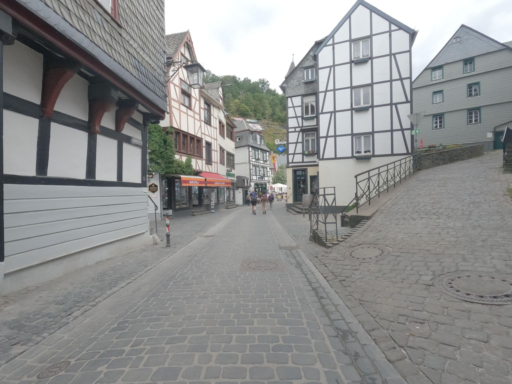 Street view near Haus am Oberen Mühlenberg mit GARTENNUTZUNG, Monschau — © hektor1989 (CC BY-SA · Mapillary)